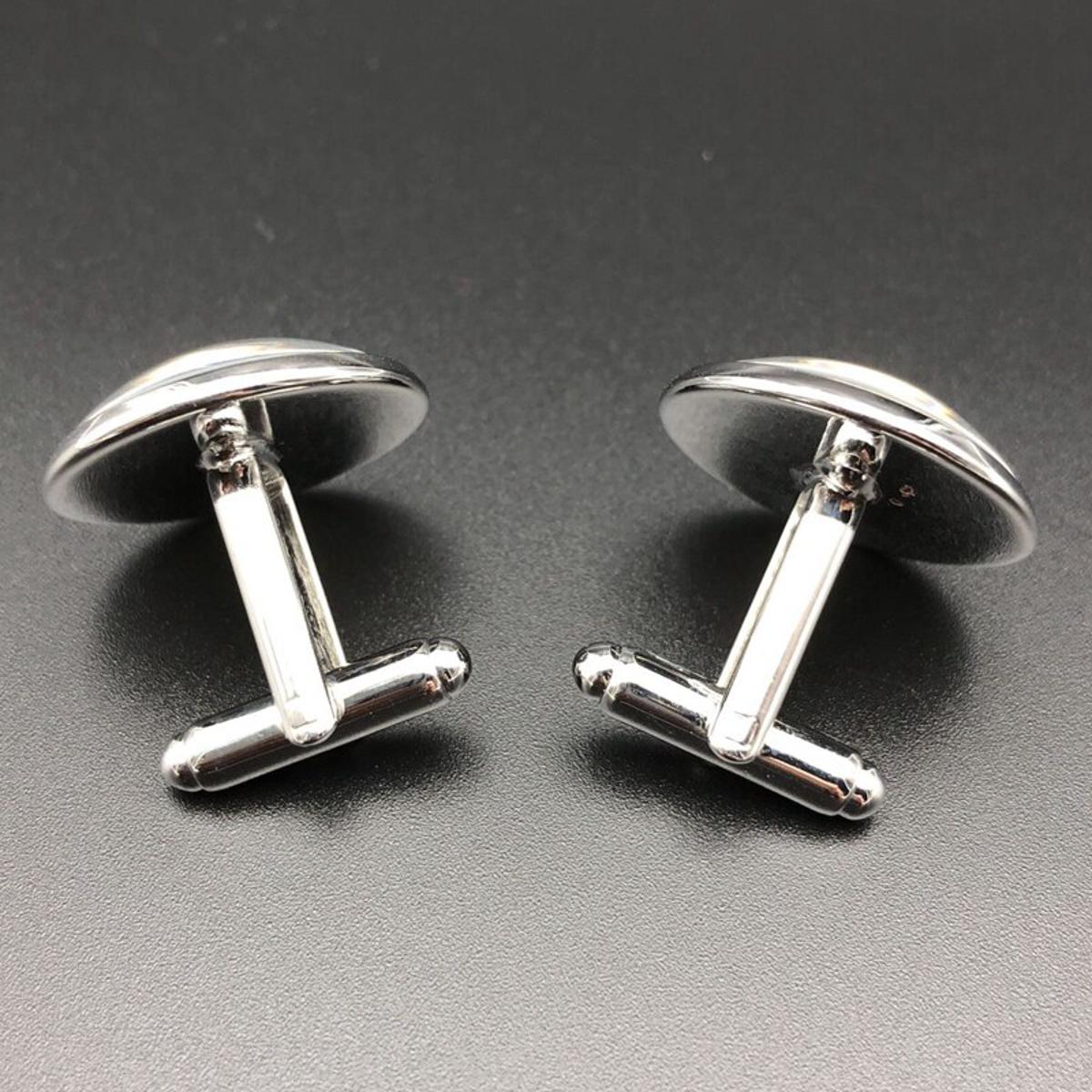 【happy one】2020 New Movie Around The Avengers Wolf Claw Cufflinks Gothic Glass Cabochon Men's Cufflinks To Men's Gift Jewelry