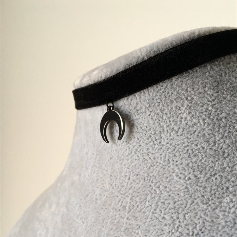 Black Crescent Moon Choker Necklace Gothic Grunge Black Velvet Jewelry Gorgeous Women Pendant Gift Gothic Statement Goth New. 