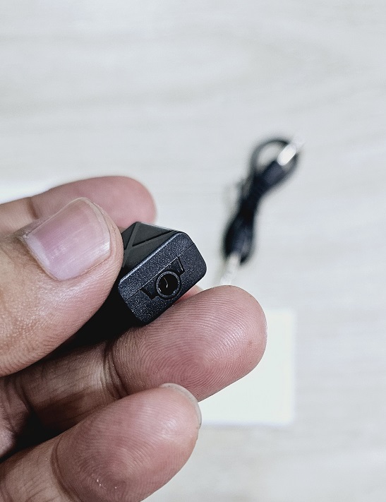 B16D 2 in 1 Wireless Audio Transmitter/Receiver. 