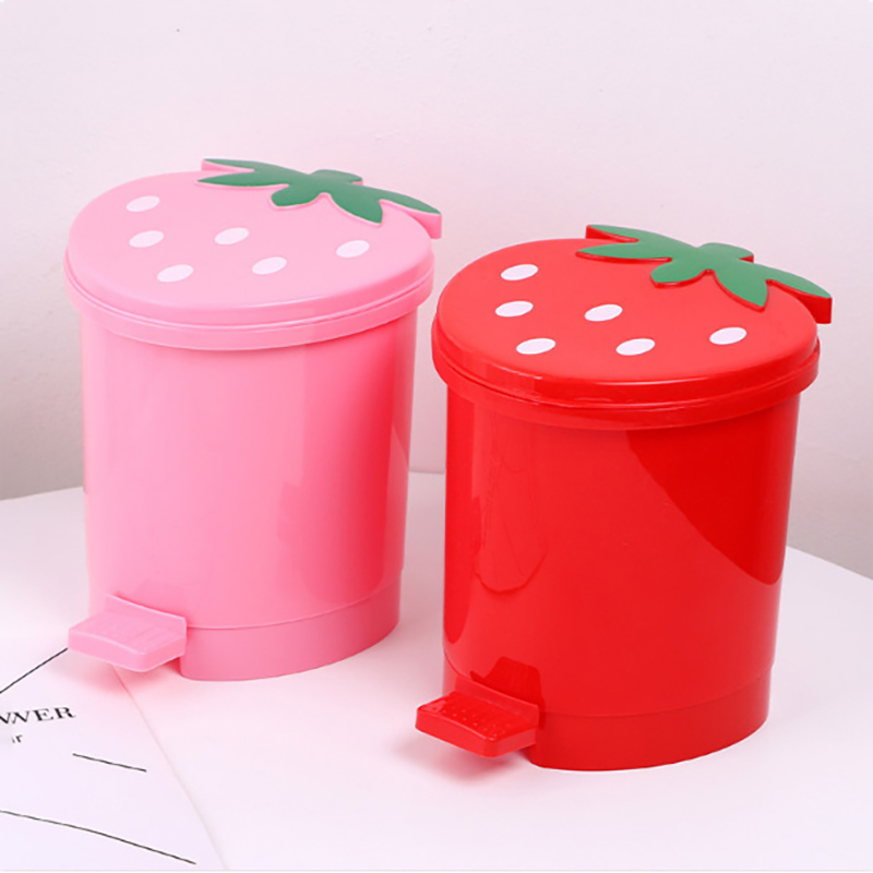 cartoon strawberry bucket plastic bucket desktop trash can. 