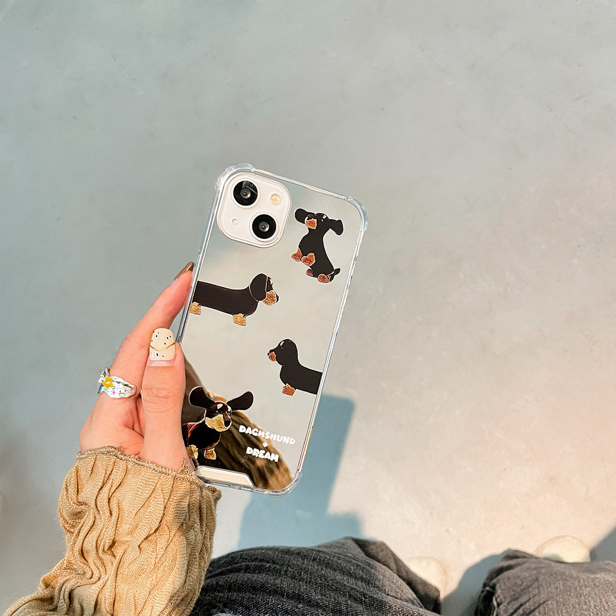 Internet Celebrity Sausage Dog Apple 14PROMAX Mirror Phone Case iPhone15 Four-Corner Drop-Resistant Soft Shell 13 Applicable. 