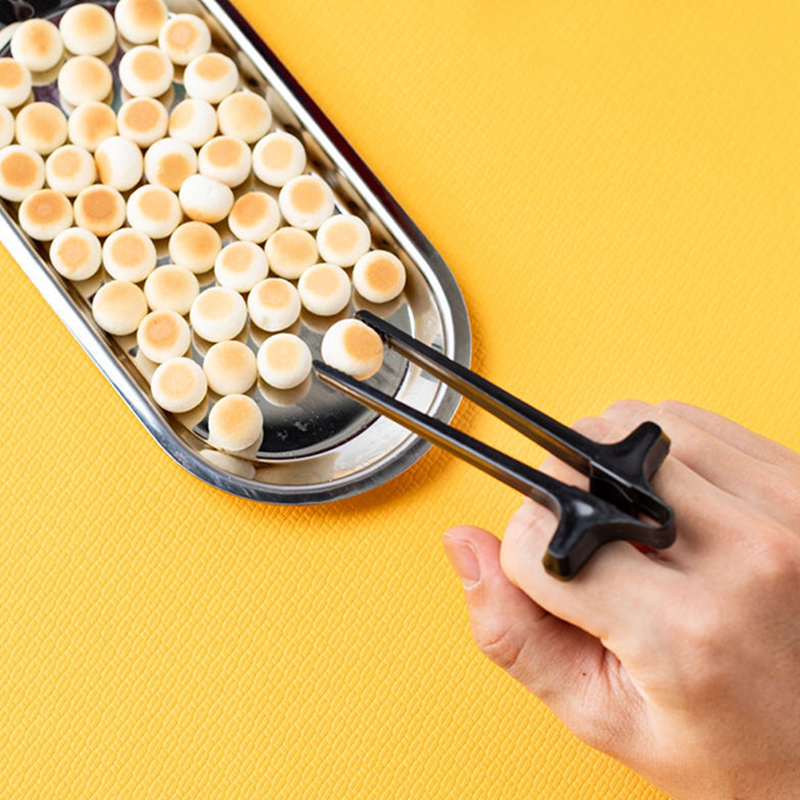 Play game finger chopsticks lazy assistant chopstick snacks hand chopsticks. 