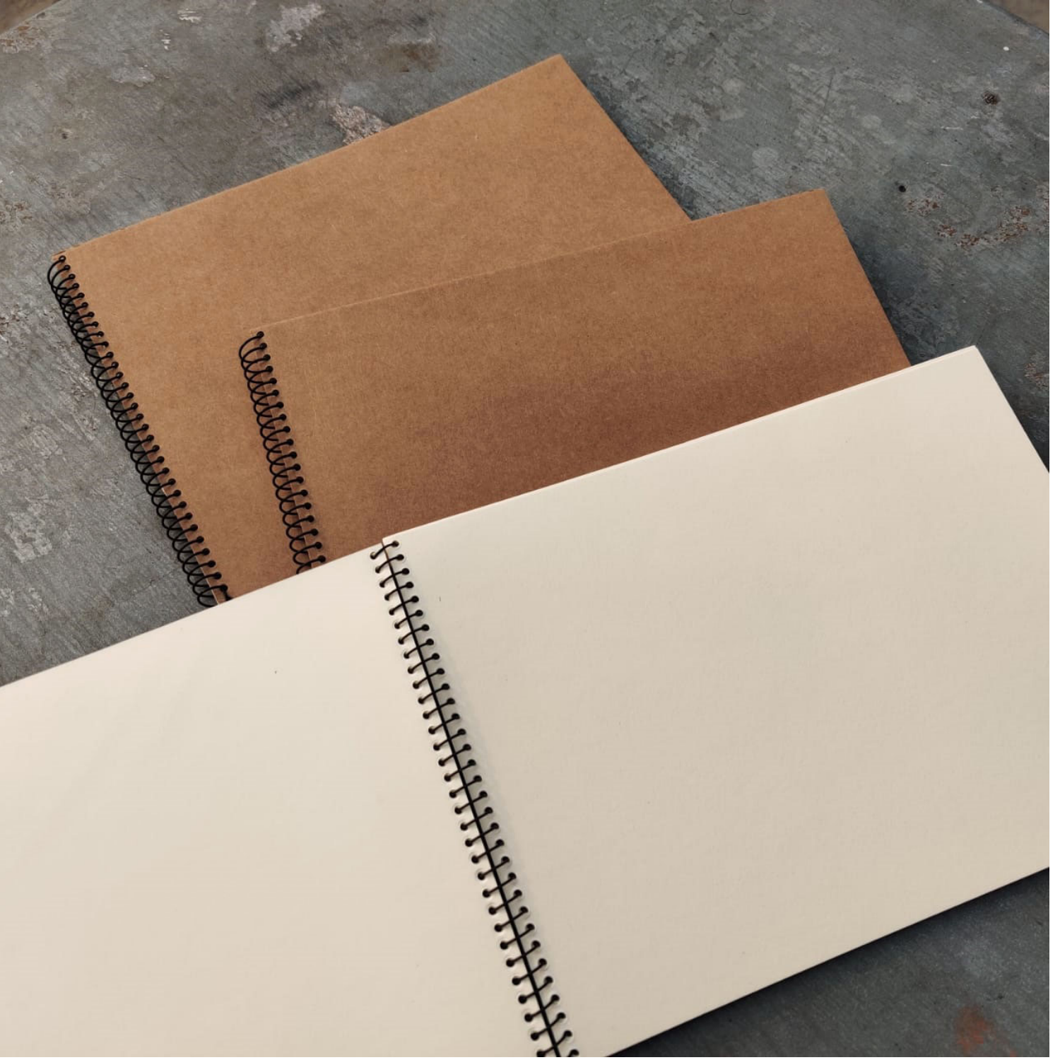 Sketch Pad A4 Spiral Sketch The professional art line pencil drawing - notebook. 