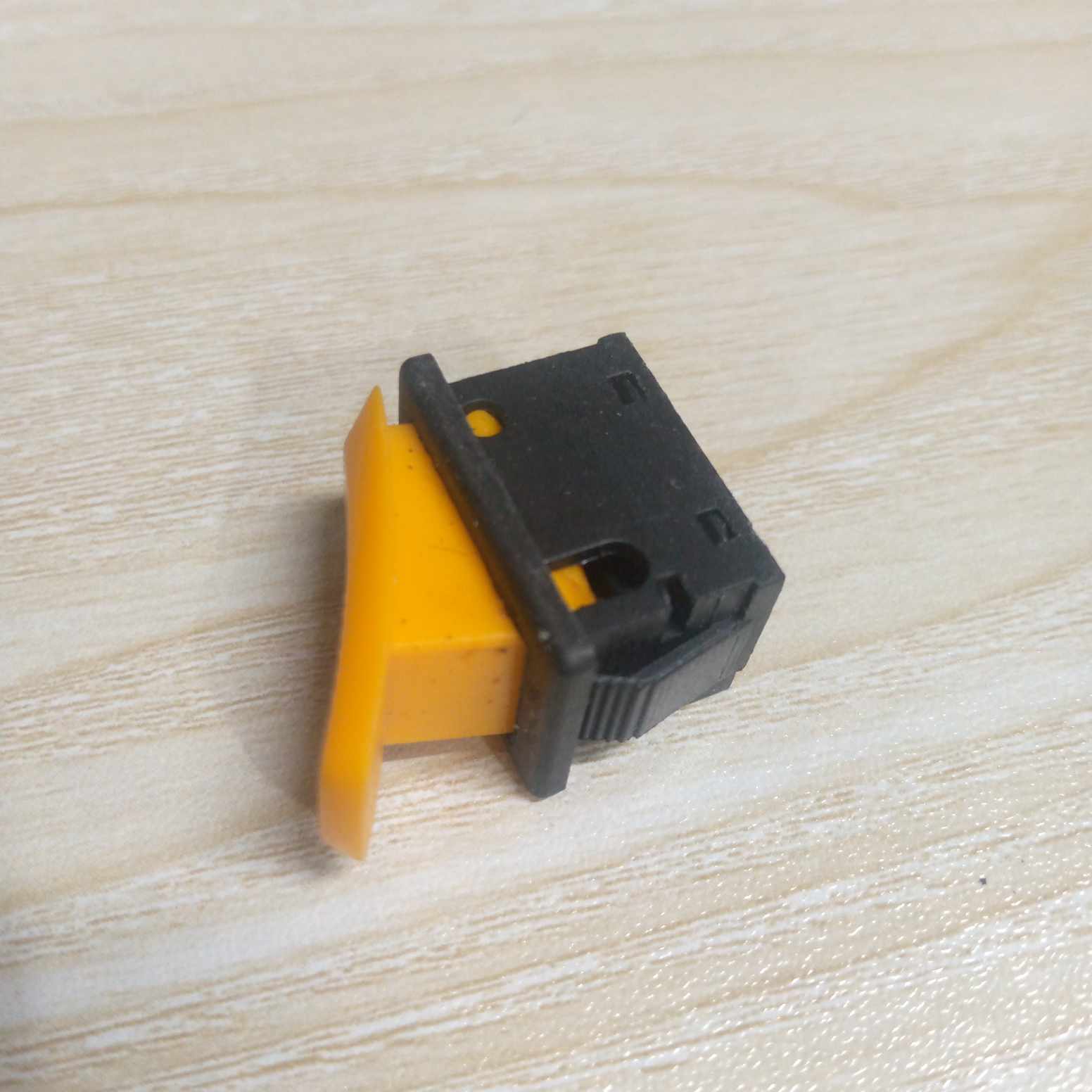 5Pcs Yellow Cap Horn Switch DC 12V 10A 24V 5A 2 Pin Momentary Push Button Horn Switch On Off SPST Universal Push Switch For Car Trucks ATV Bus Motorcycles E-Bike Bike Auto Horn Switch. 