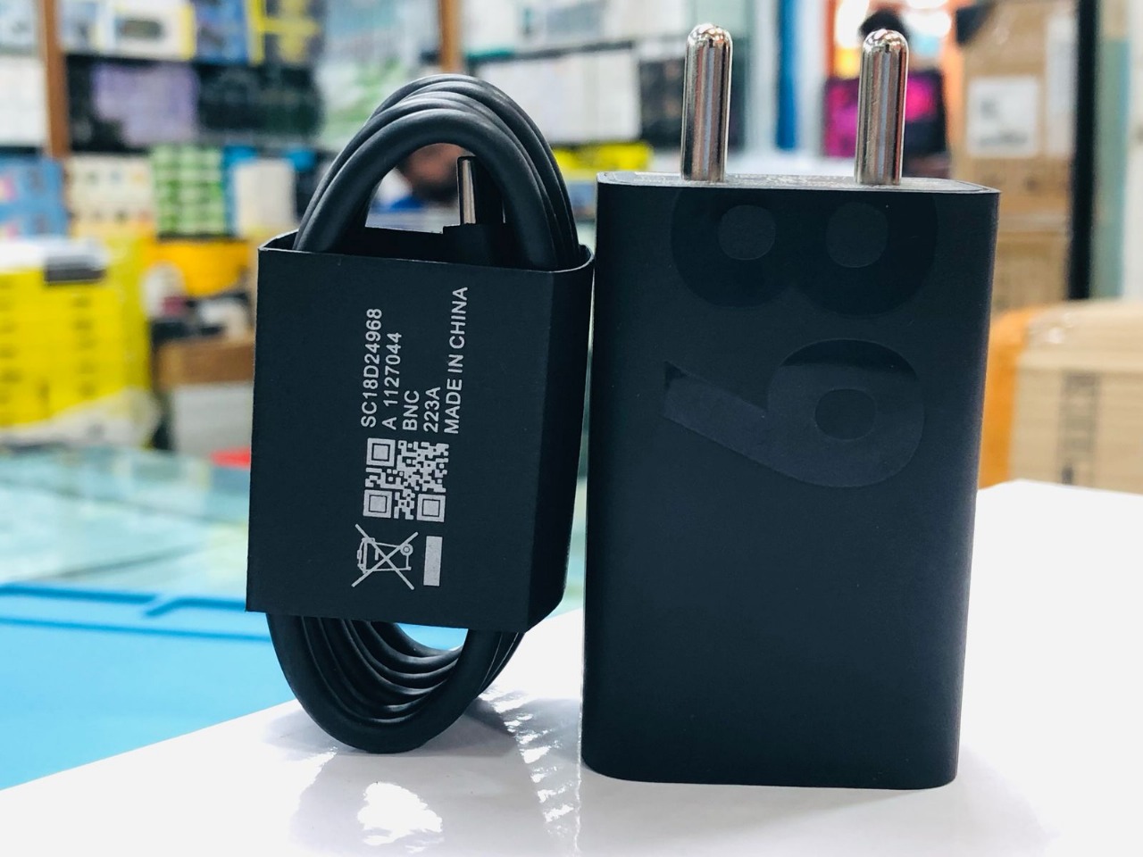 Motorola TurboPower 68W Charger USB-C PD Mains Wall Charger/Power Adapter with 1M 6.5A USB-C to USB-C Ultra Fast Cable. 