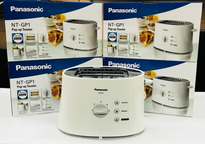 Panasonic NT-GP1 2-Slice Pop-up Bread Toaster. 