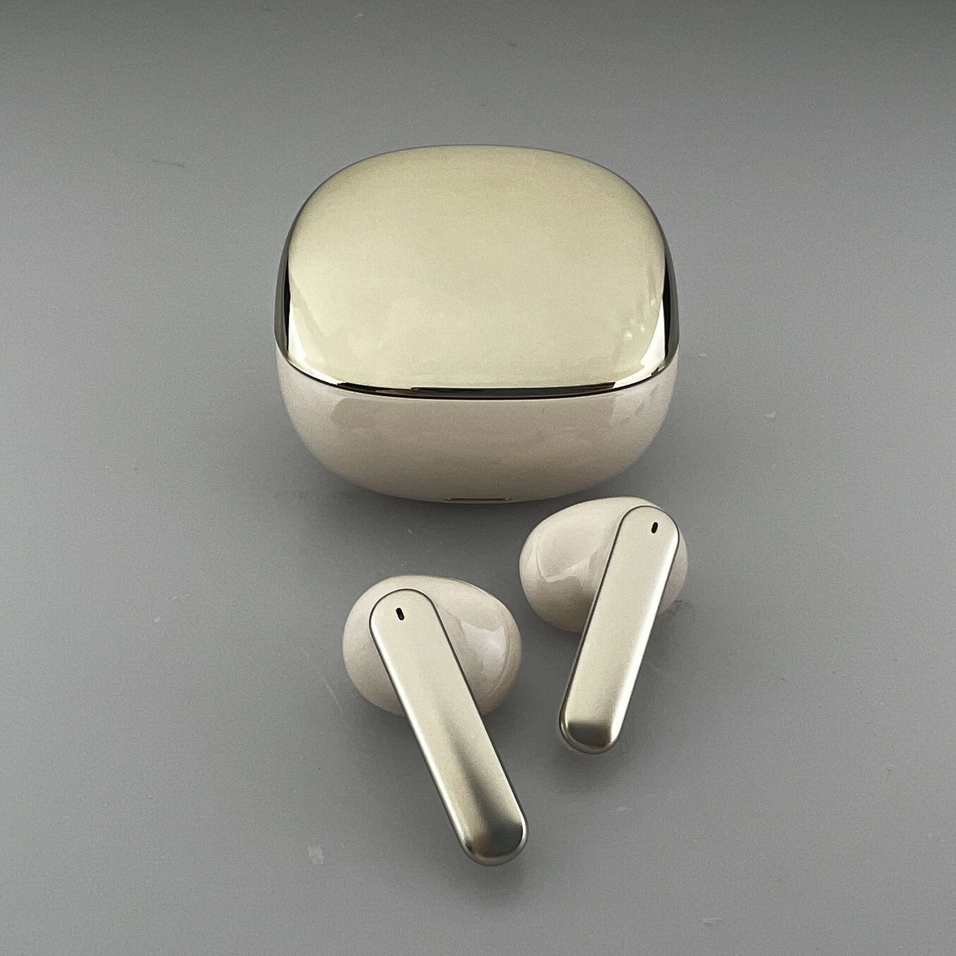 Private Model Listening ZG022 Electroplated Mini Wireless TWS Bluetooth Earphones Huaqiang Beixin. 