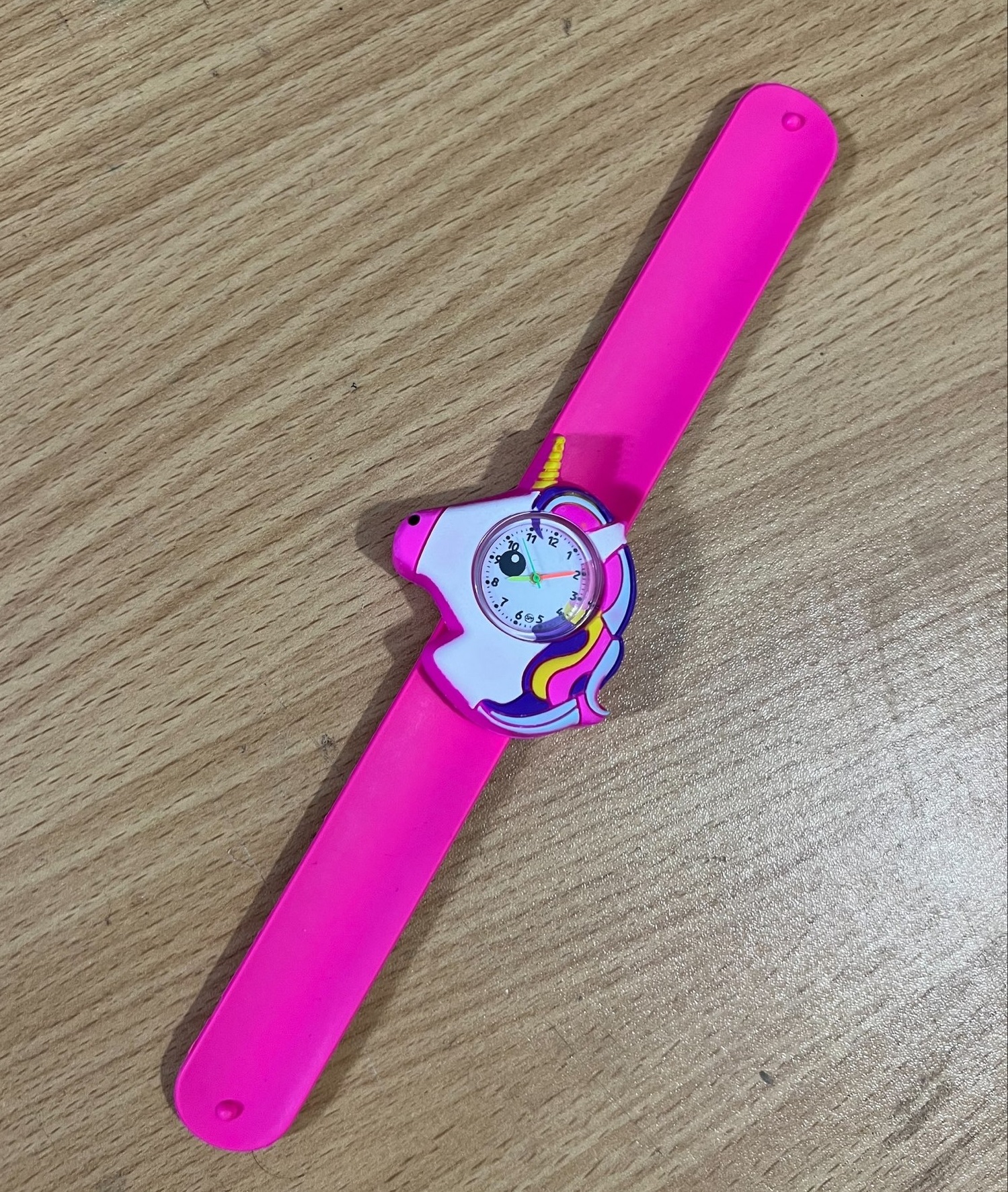 Stylish Beautiful Hand Clock: Keep Time In A Fun And Stylish Way Specially Designed Hand Clock For Kids - Its Playful Design. 