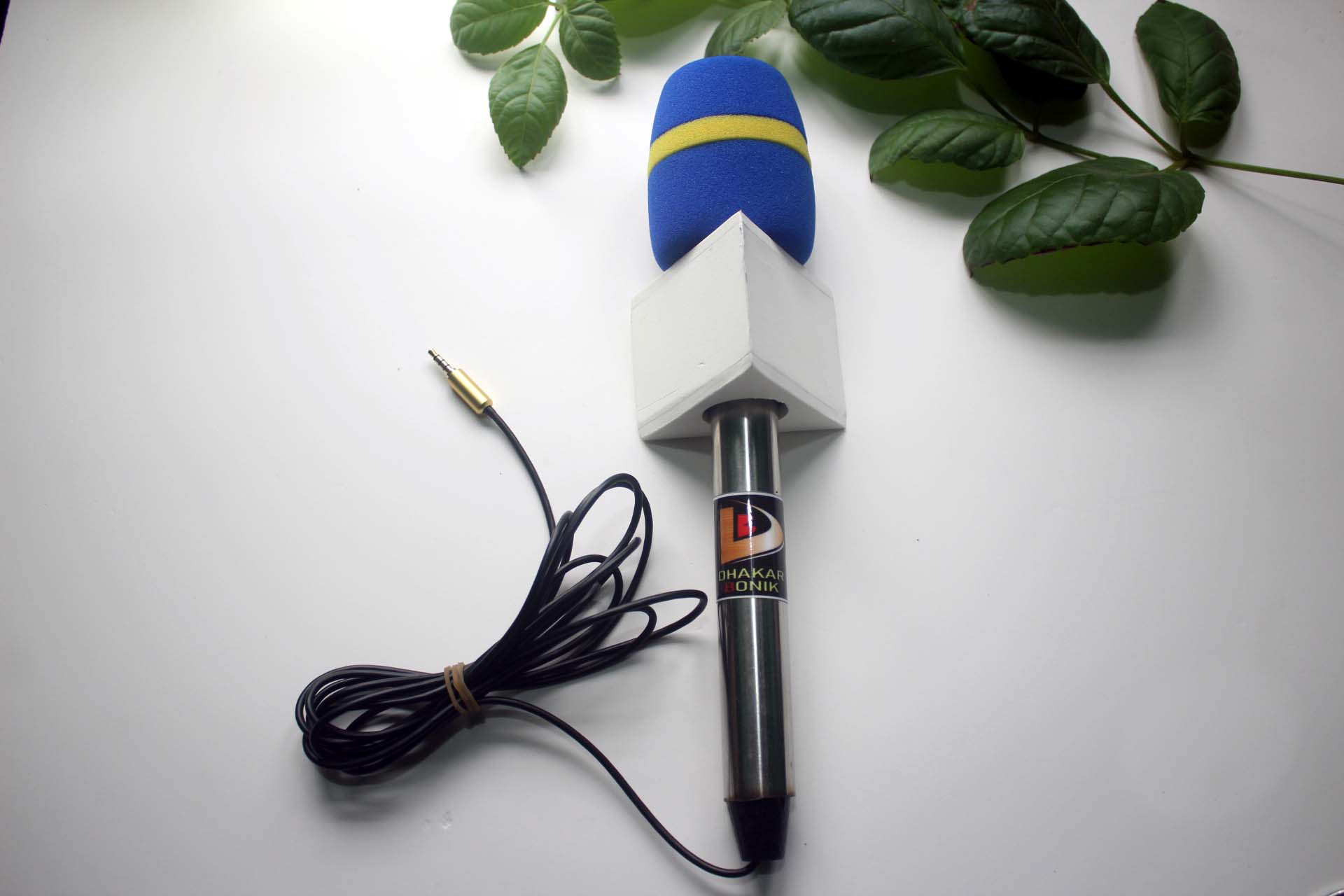 Journalist Microphone for Mobile with Chaina Foam. 