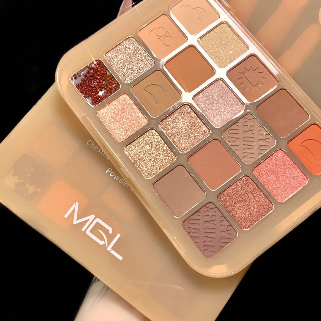 The new Xiaohongshu recommends chestnut 20 color eyeshadow palette, glitter matte, pearlescent milk tea, earth color, daily affordable students. 