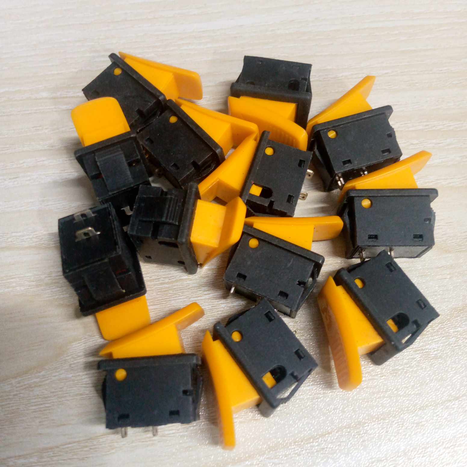 5Pcs Yellow Cap Horn Switch DC 12V 10A 24V 5A 2 Pin Momentary Push Button Horn Switch On Off SPST Universal Push Switch For Car Trucks ATV Bus Motorcycles E-Bike Bike Auto Horn Switch. 