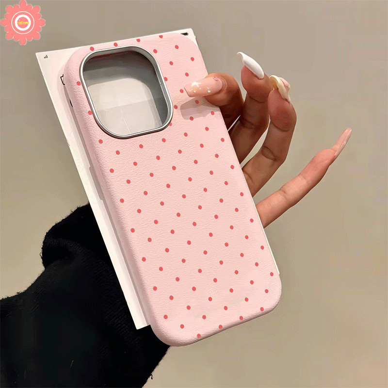 Luxury Bracelet Case for Realme C15 C65 Note 60 50 C63 C53 C67 C35 C61 C51 C17 C11 C25 C31 C30 C55 C25Y C20 C21Y C21 C3 5i 5s 5 7i 12 11 6i Narzo 50 20 Cute Kitten Wave Point Case. 