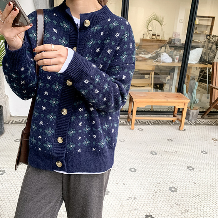 Korean Style Autumn and Winter New Small Floral Contrast Color Knitted Cardigan Outerwear Loose and Lazy Style All-Matching Graceful Sweater Coat. 