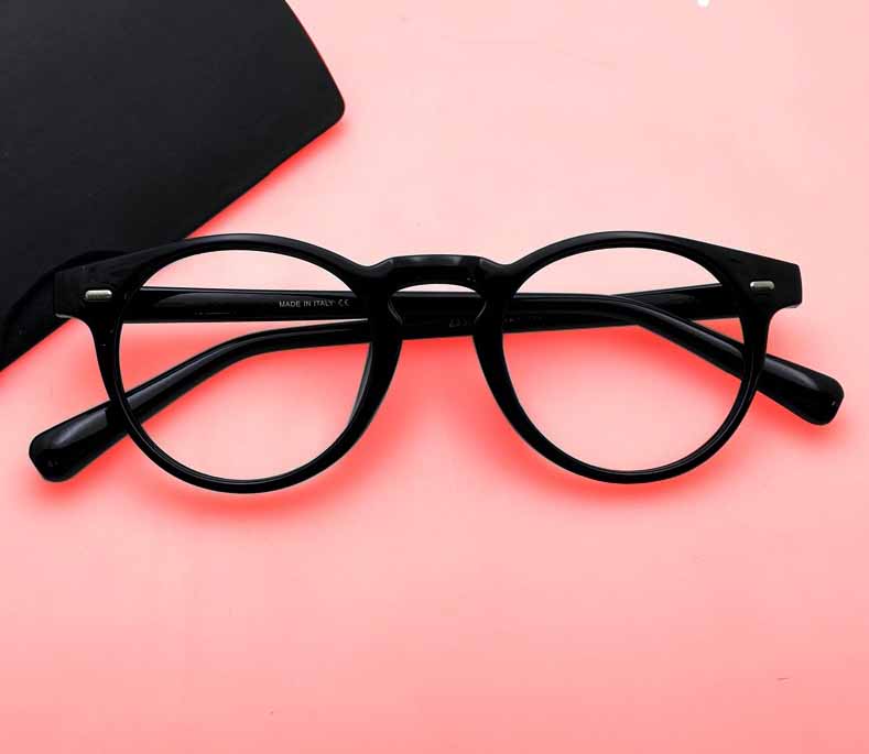 Plastic  Frame for Women. 