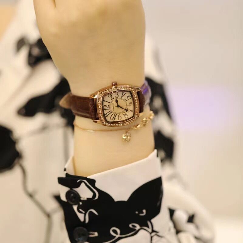 New Women's Square Watch Digital Scale with Date Small Square Watch Retro Coffee Color Belt Waterproof Fashion Women's Watch. 