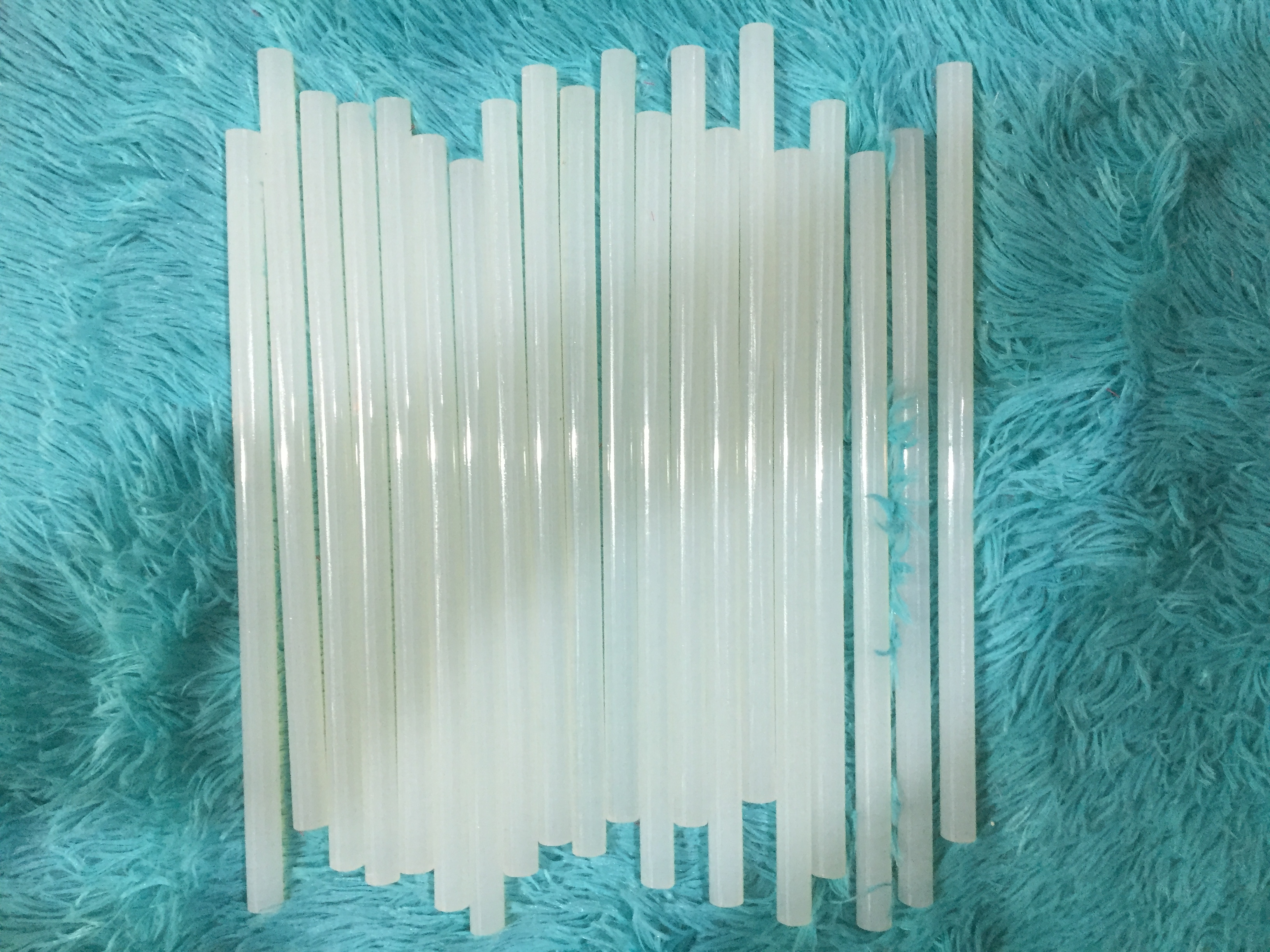 Indispensable - Glue Stick for 100watt Gun (Wide size ) 1 KG - Transparent Made in Taiwan - Tools, DIY & Outdoor - Modern and Trendy. 