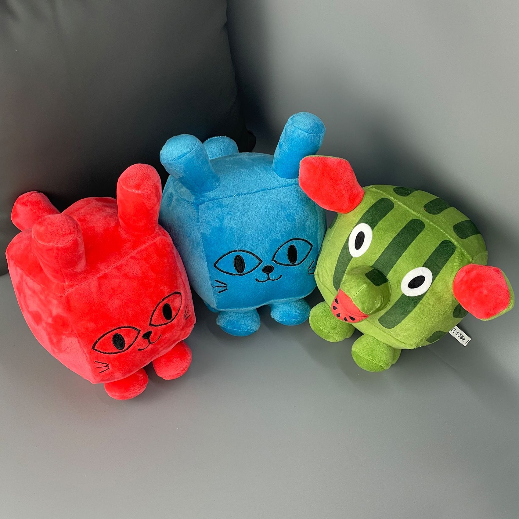 Cross-border new arrival red titanic balloon cat Pet Simulator Titanic Balloon Cat Plush