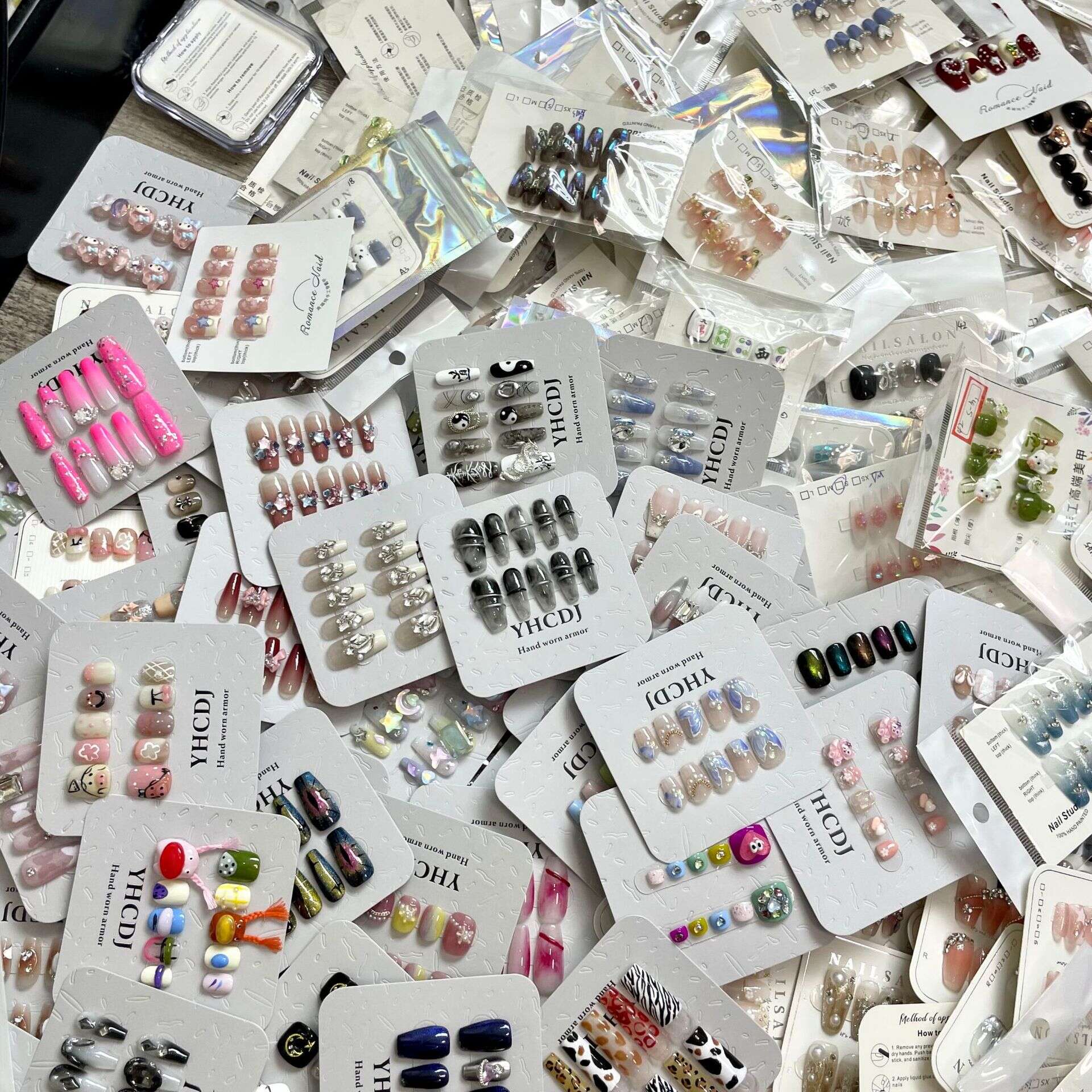 [Yihe] Handmade art, blind box for wearing armor, solitary product, live streaming, instant product stall, nail art store. 