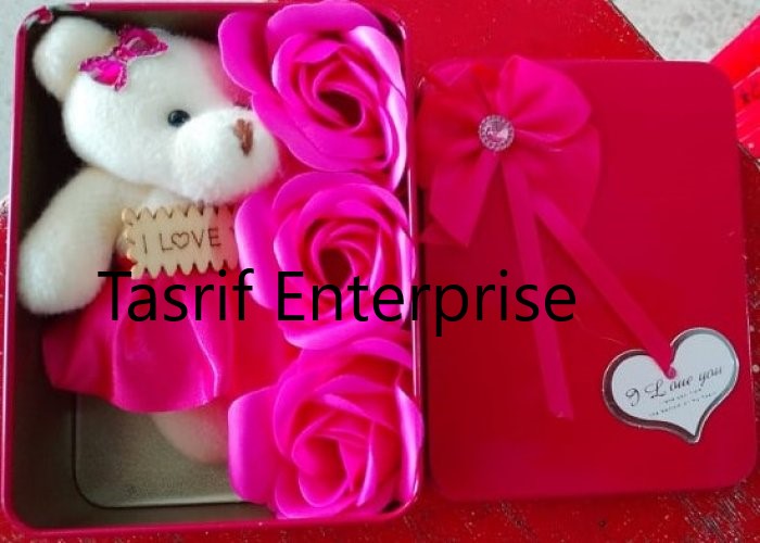 ভ্যালেন্টাইন লাল লাভ বক্স সাথে টেডি বিয়ার ও গোলাপ ফুল ভ্যালেন্টাইনস ডে গিফট. 