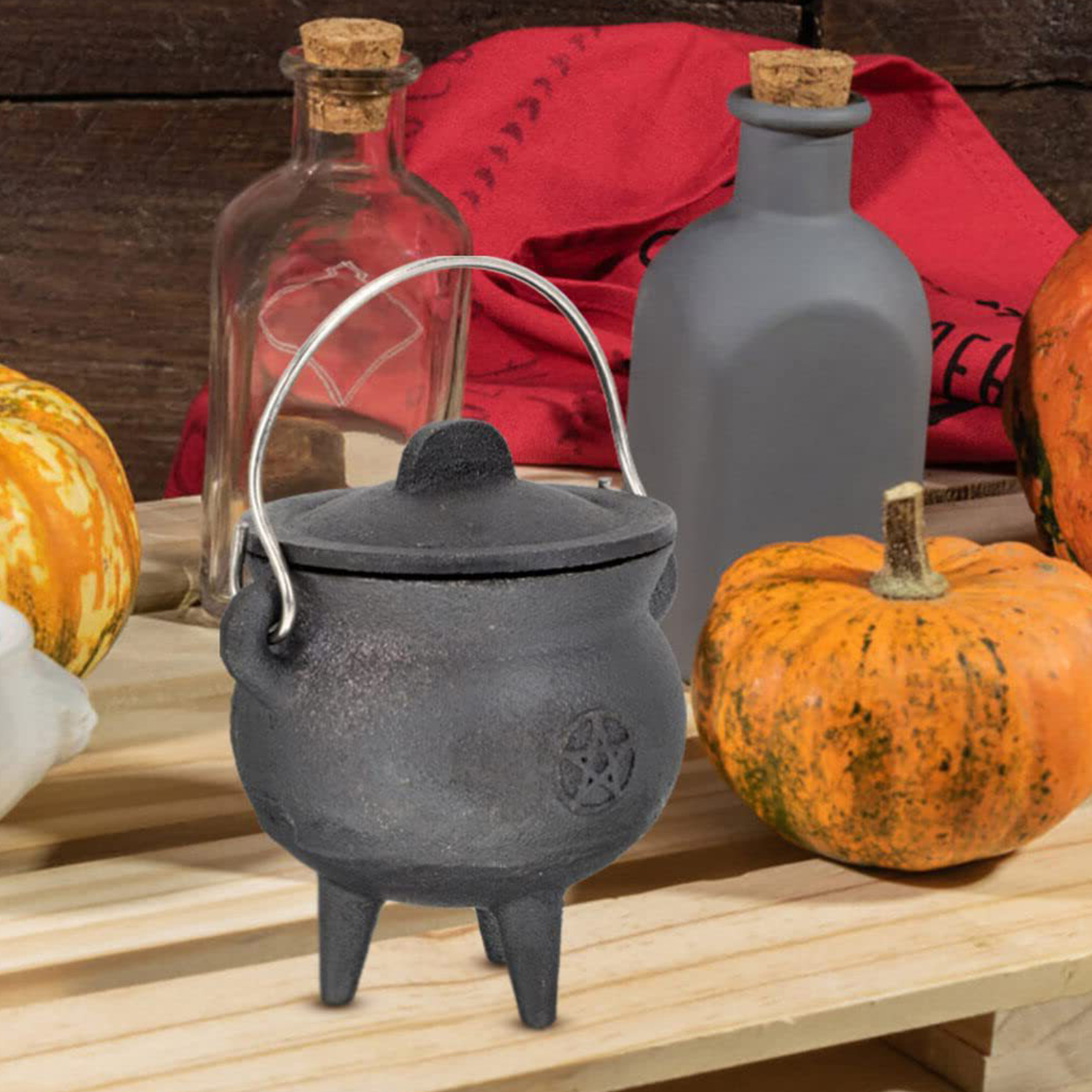 Witch Burning Pot Portable Mini Cast Iron Cauldron for Halloween Decor Incense Burning Heat-resistant Witch Pot with Lid Perfect Party Decoration Halloween Ornament. 