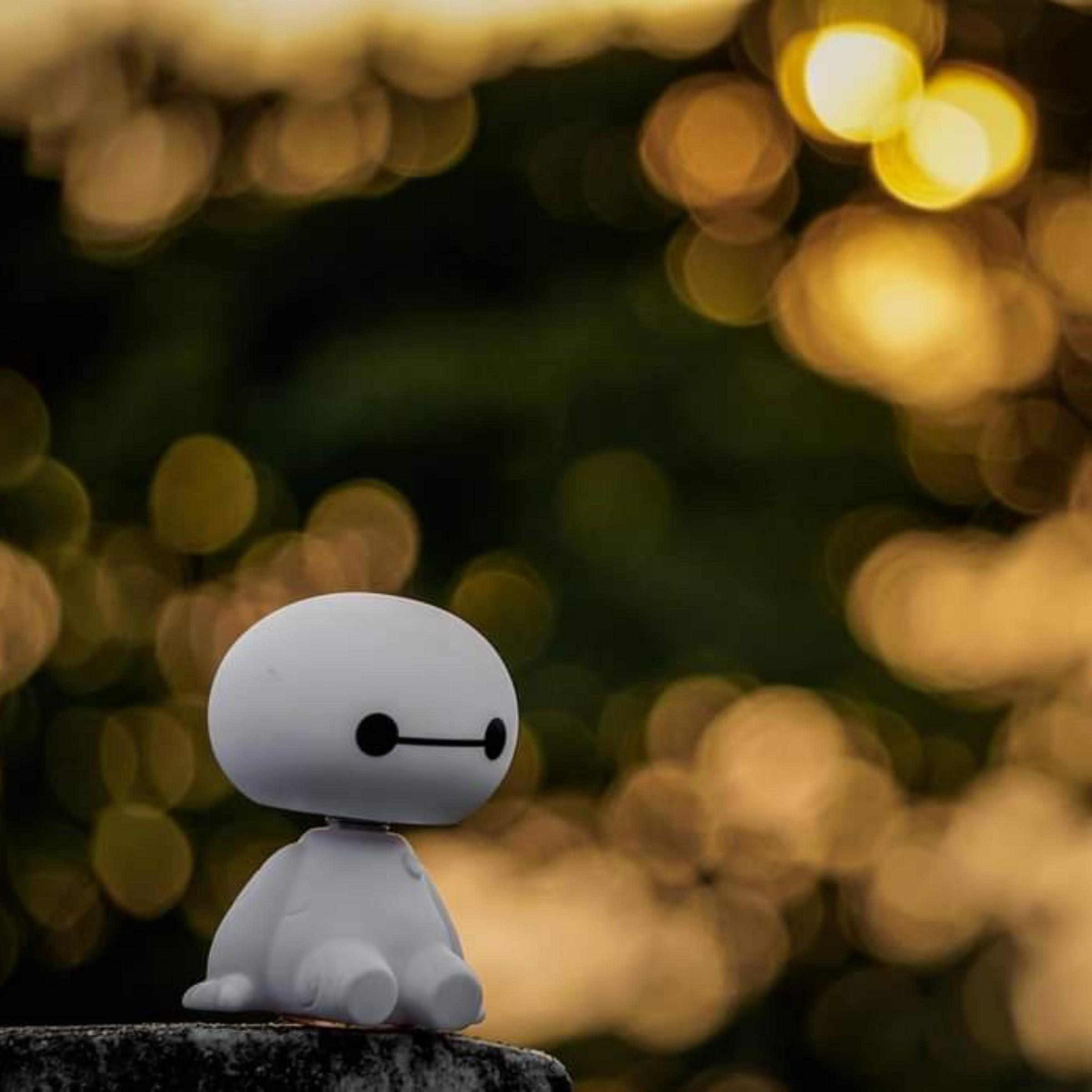 Baymax Robot Shaking Head Car Ornament: Cute and Playful Dashboard Decor - Nodding Ornaments to Inject Fun and Character into Your Commute. 