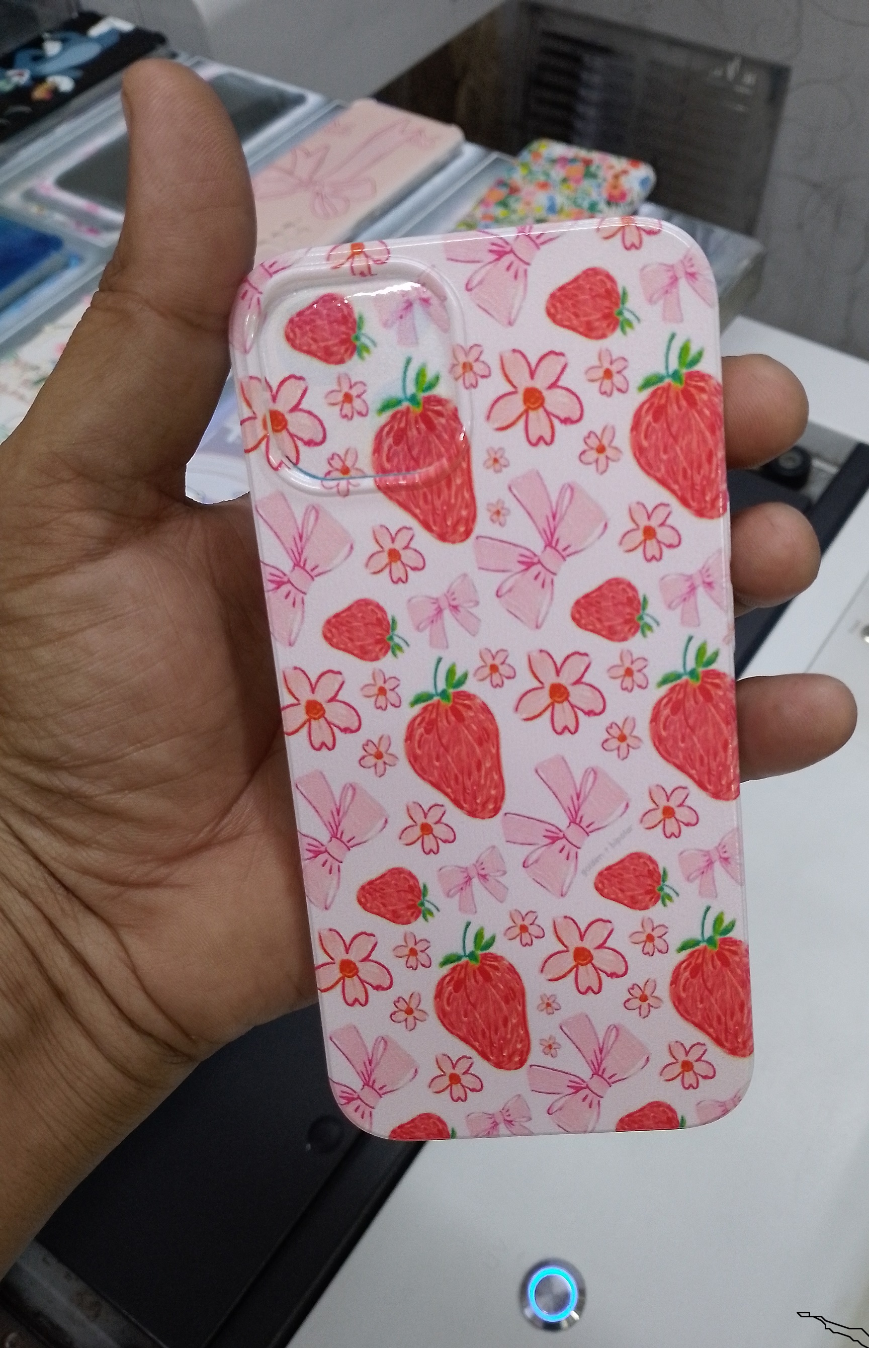 কাস্টমাইজ মোবাইল ব্যাক কভার  (Back Case Cover For Smartphone). 