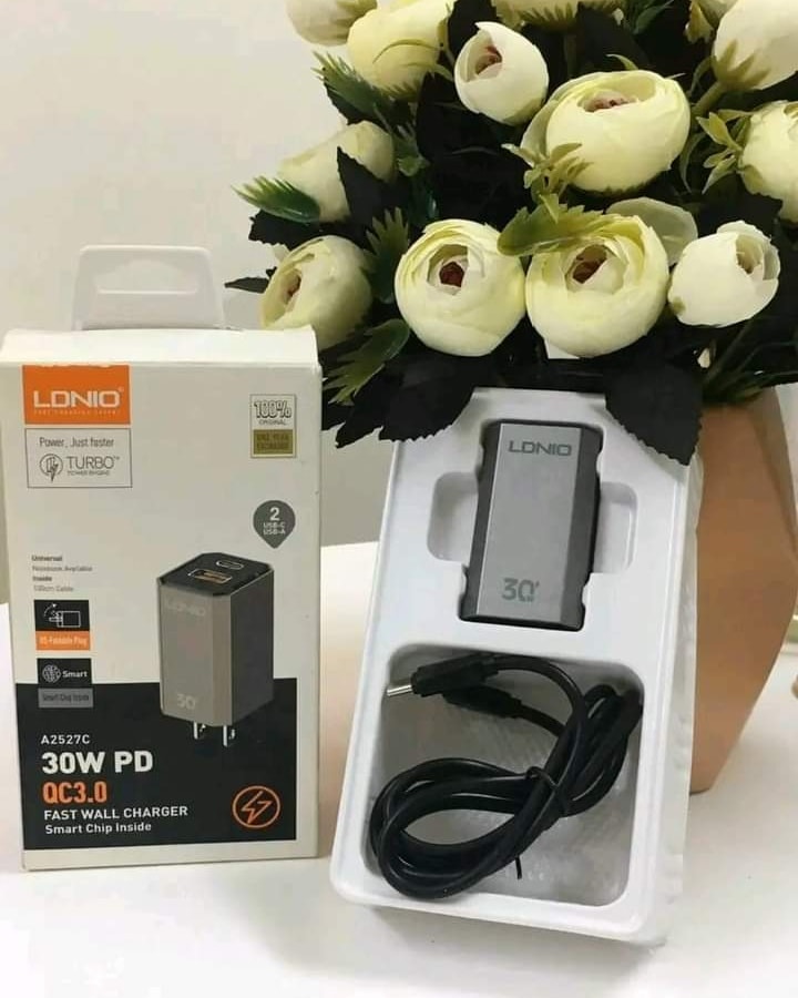 LDNIO 30W PD3.0 usb-c+USB-A fast wall Charger whit Type-C Cable A2527C - Black. 