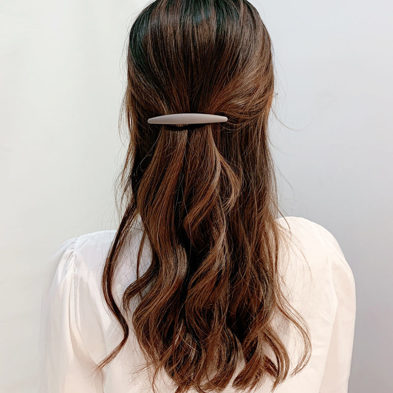 Korean style thin half-tied hair, simple hairpin, one-word clip, top clip on the back of the head, spring clip, horizontal clip, ponytail clip, bangs clip. 