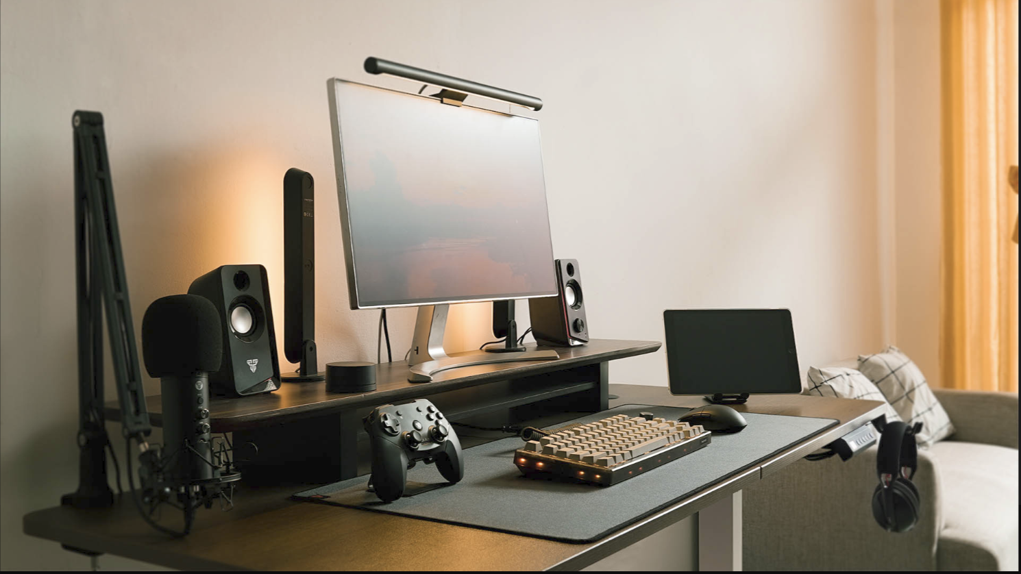 FANTECH GD914 ADJUSTABLE RISING DESK FULL AUTOMATIC MOTOR FUNCTION GAMING TABLE FOR OFFICE HOME. 