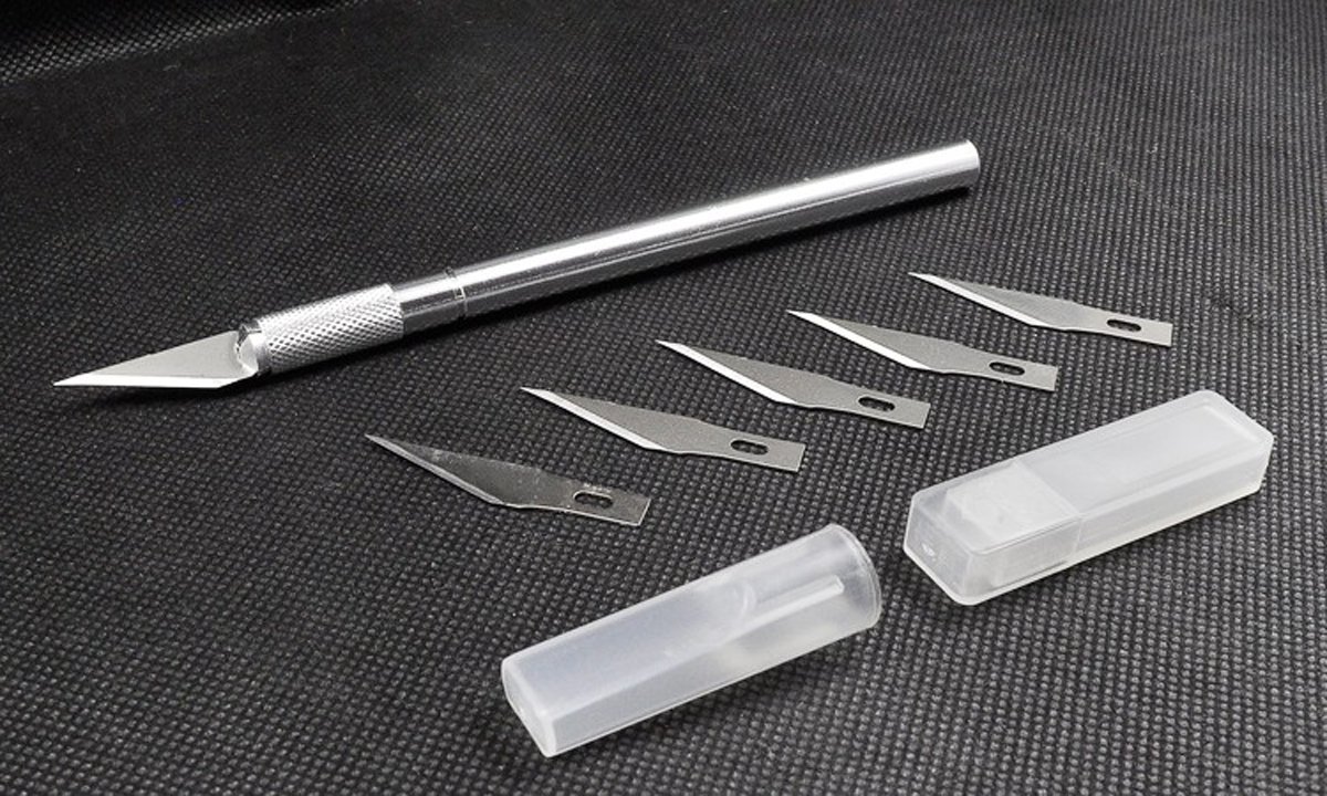 Wlxy Precision Pen Knife With 5 Interchangeable Sharp Blades. 