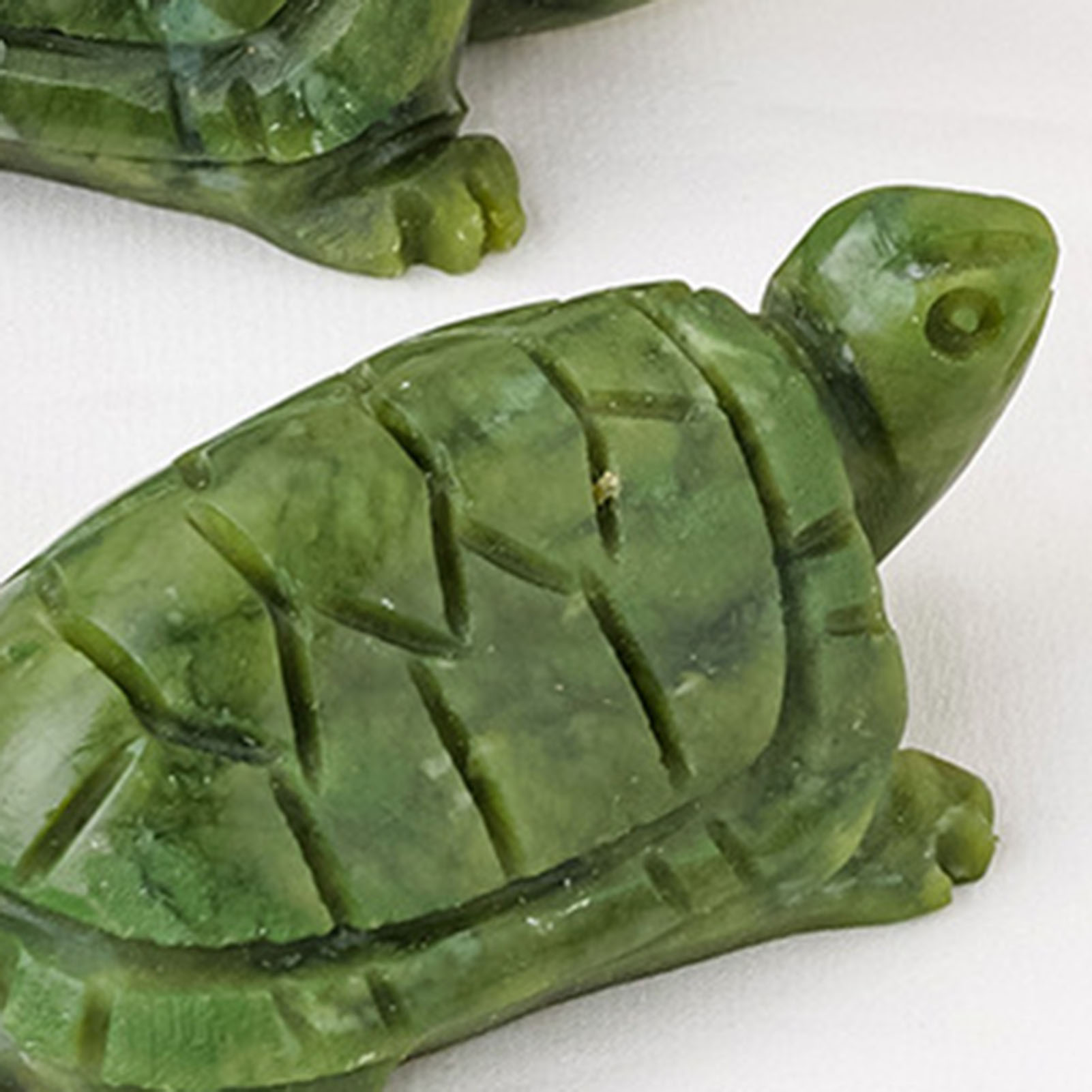 Small Turtle Figurine Hand-carved Green Turtle Figurine for Positive Energy Natural Stone Desktop Decoration for Home Office Buyers' Favorite Faux Crystal Turtle Figurine