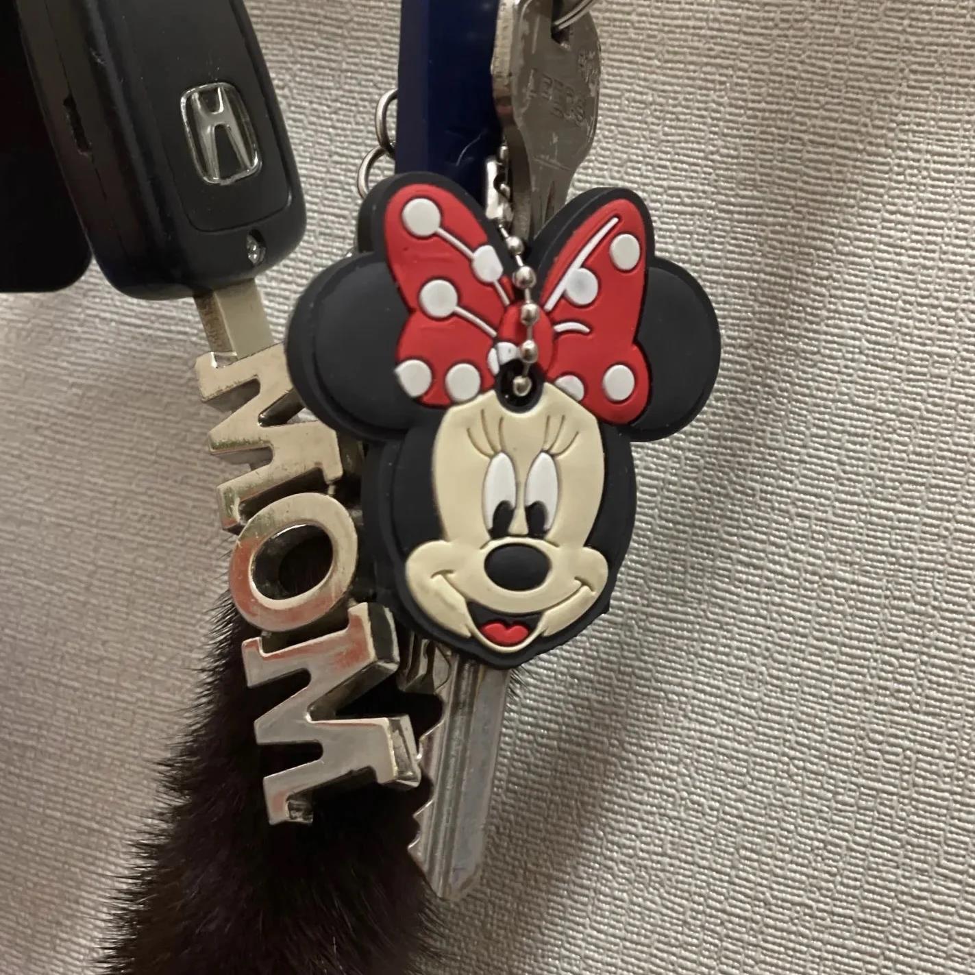 New cartoon Models Avenger Minnie Key Chains Spider Iron Man Cat Key Cover Caps Car Keychain Key Ring Holder Women keychain. 