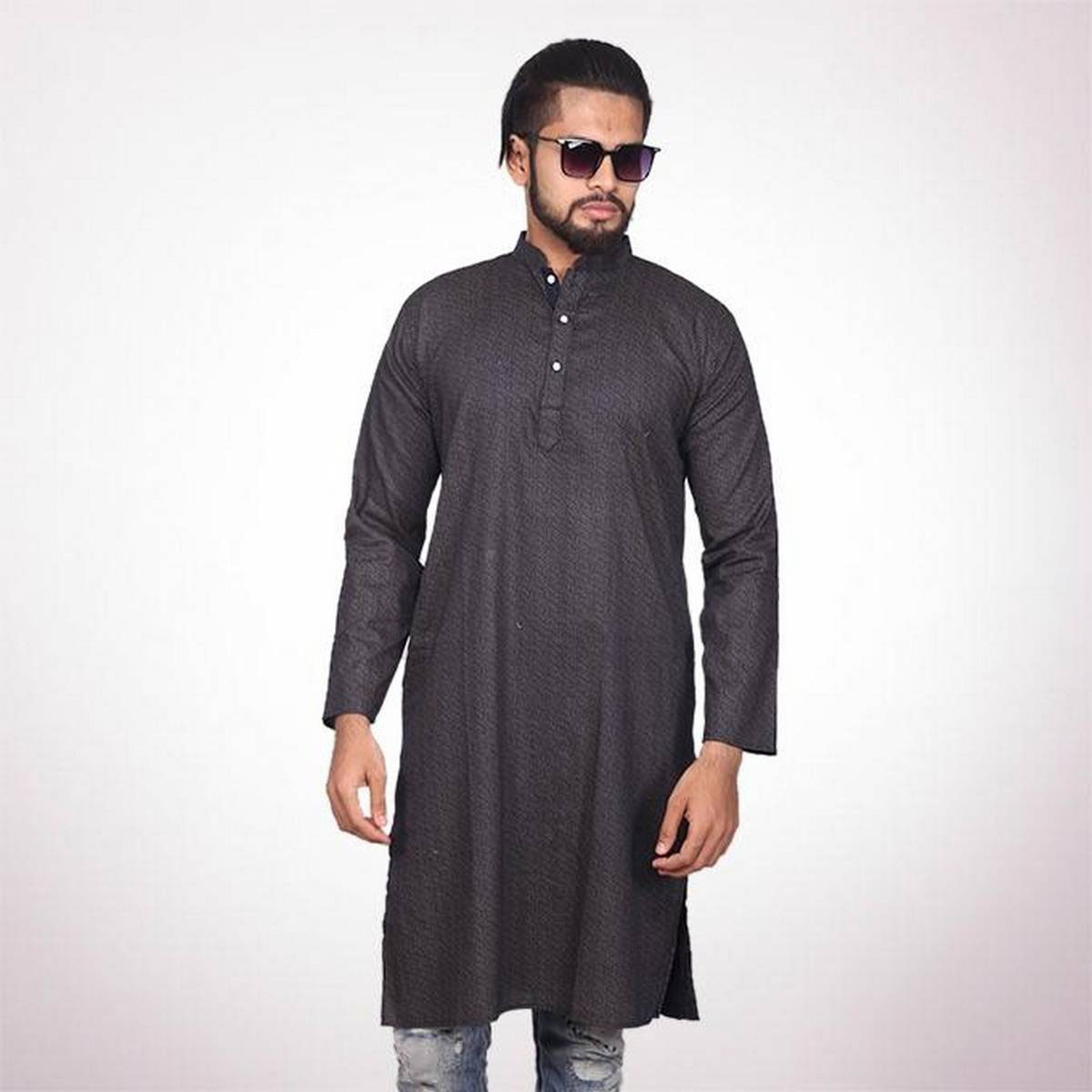 Mashinada chiroyli qizni sikish Uxlayotgan ayolning eshagini yalaydi