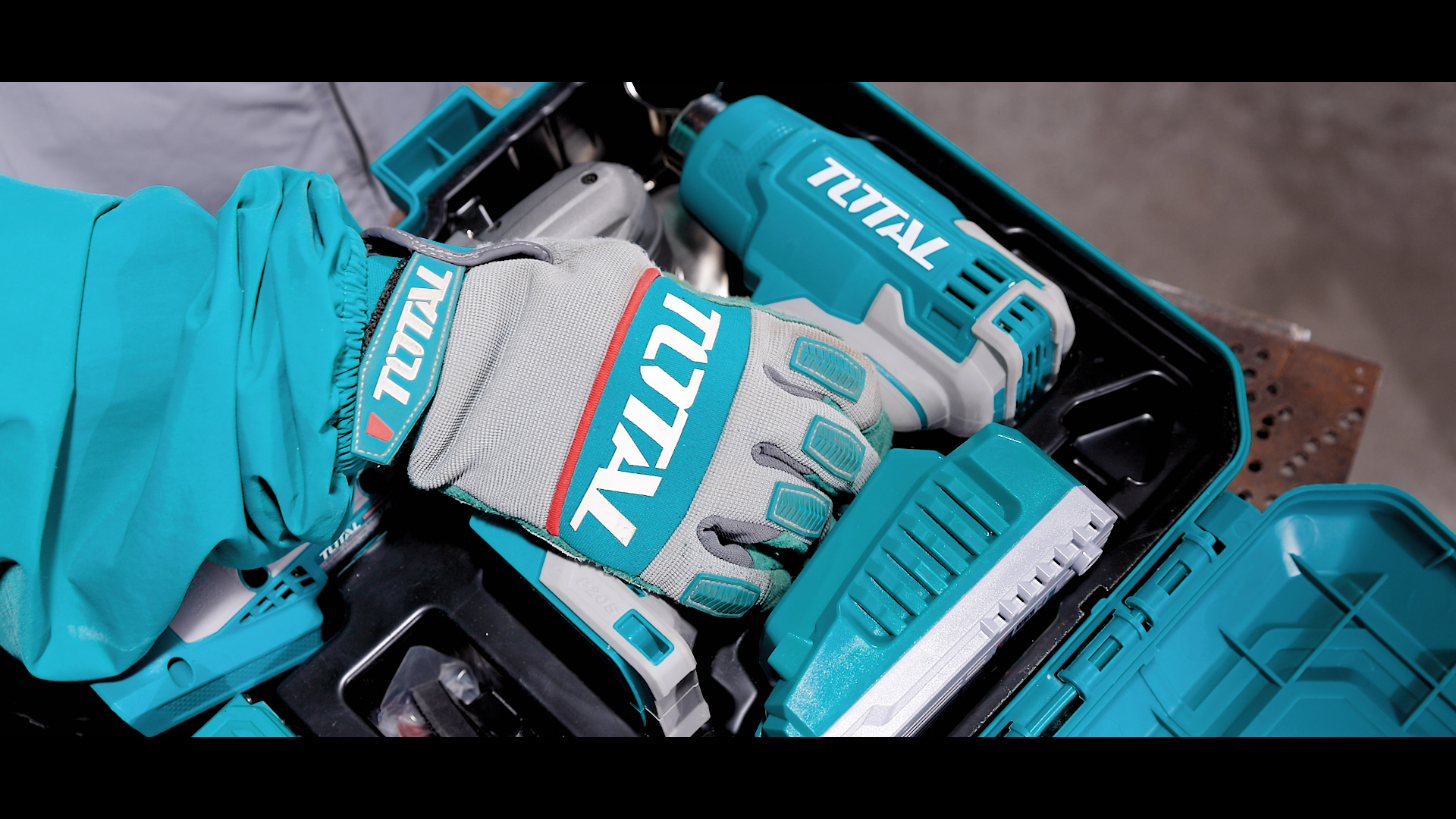 TOTAL TOSLI230705 Lithium-Ion cordless 2 pcs combo kit. 