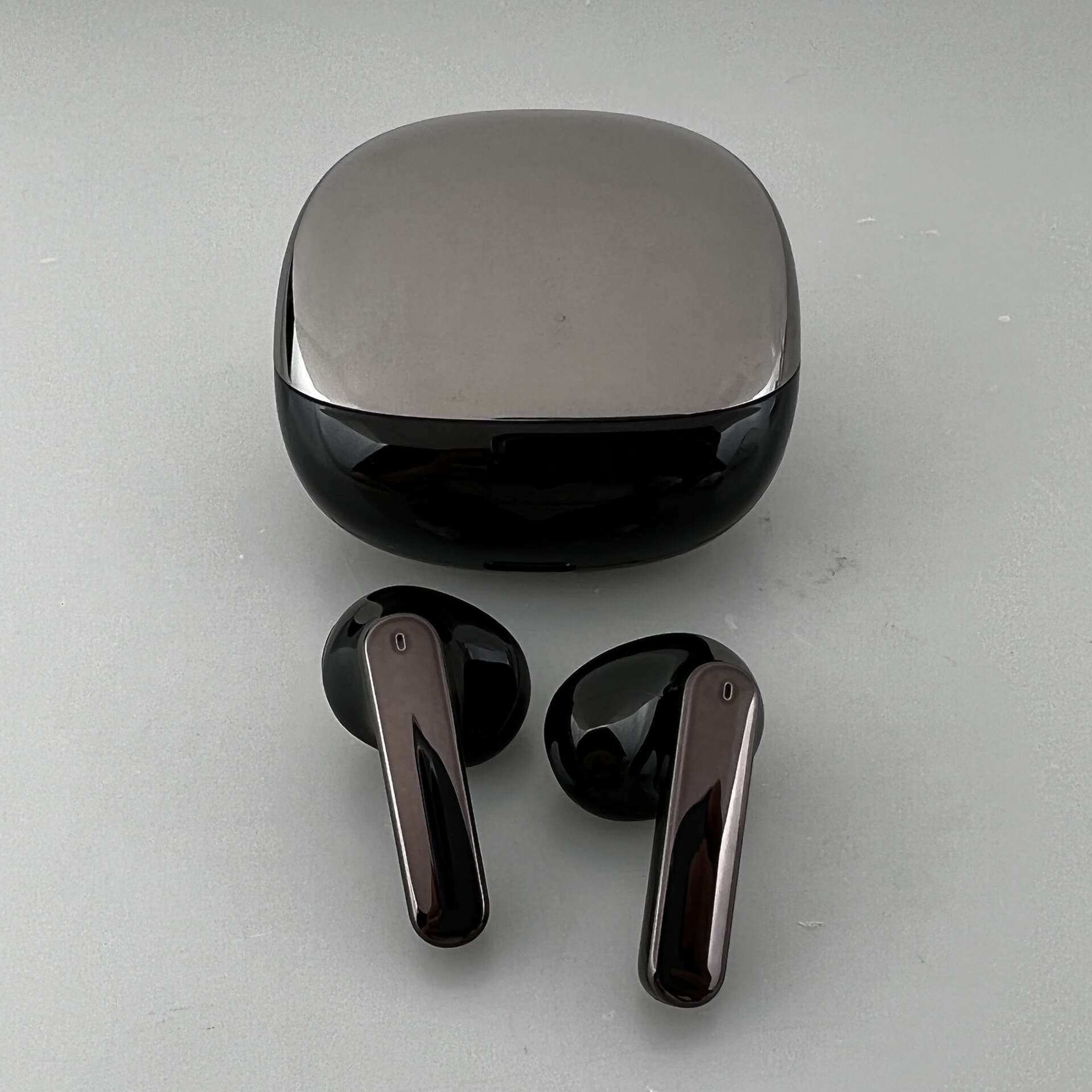 Private Model Listening ZG022 Electroplated Mini Wireless TWS Bluetooth Earphones Huaqiang Beixin. 