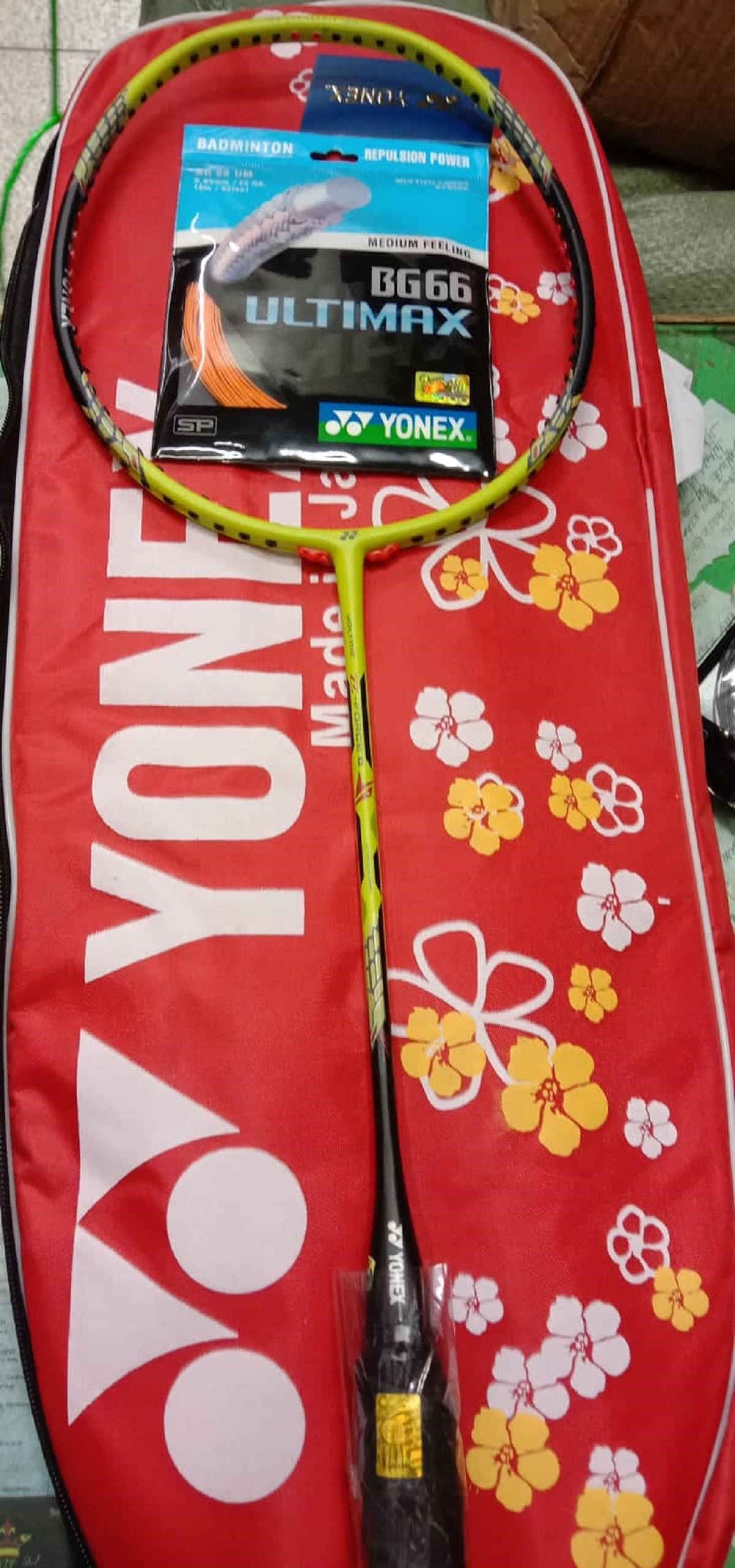 BEST BIG OFFER ,,IN THIS YEARS,,60GRM AND 38LB YOUNEX BADMINTON RACKET. 