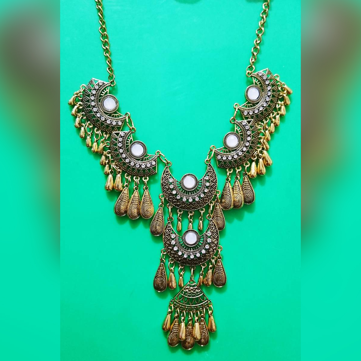 Golden Metal Necklace with Stone and Pearls for Women and Girls