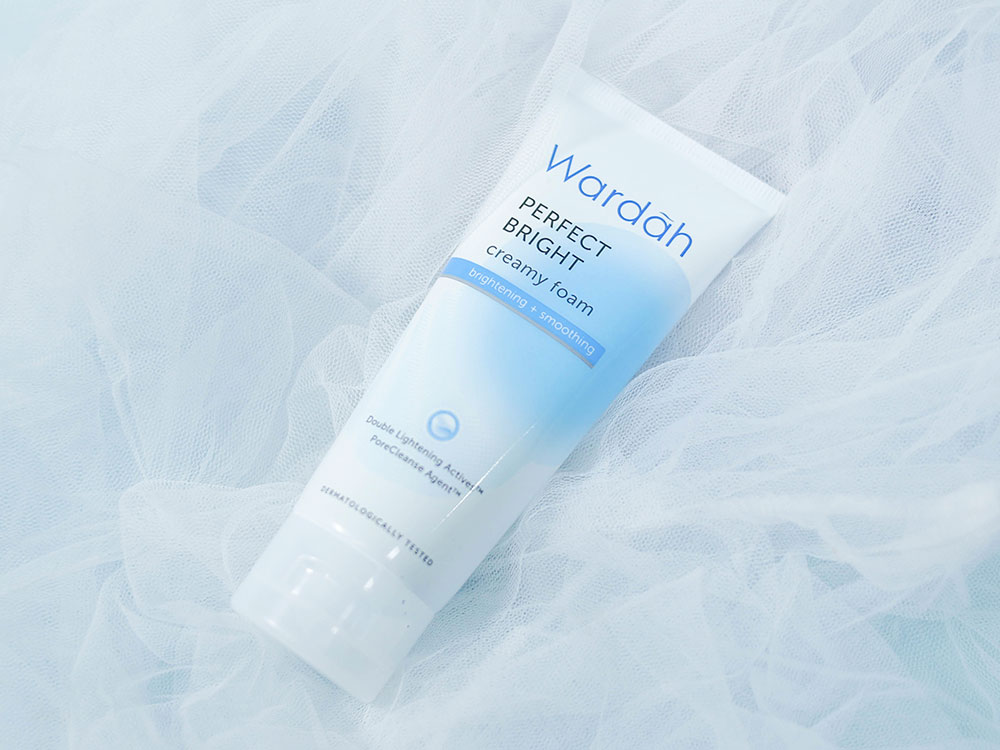 wardah brightening facial foam