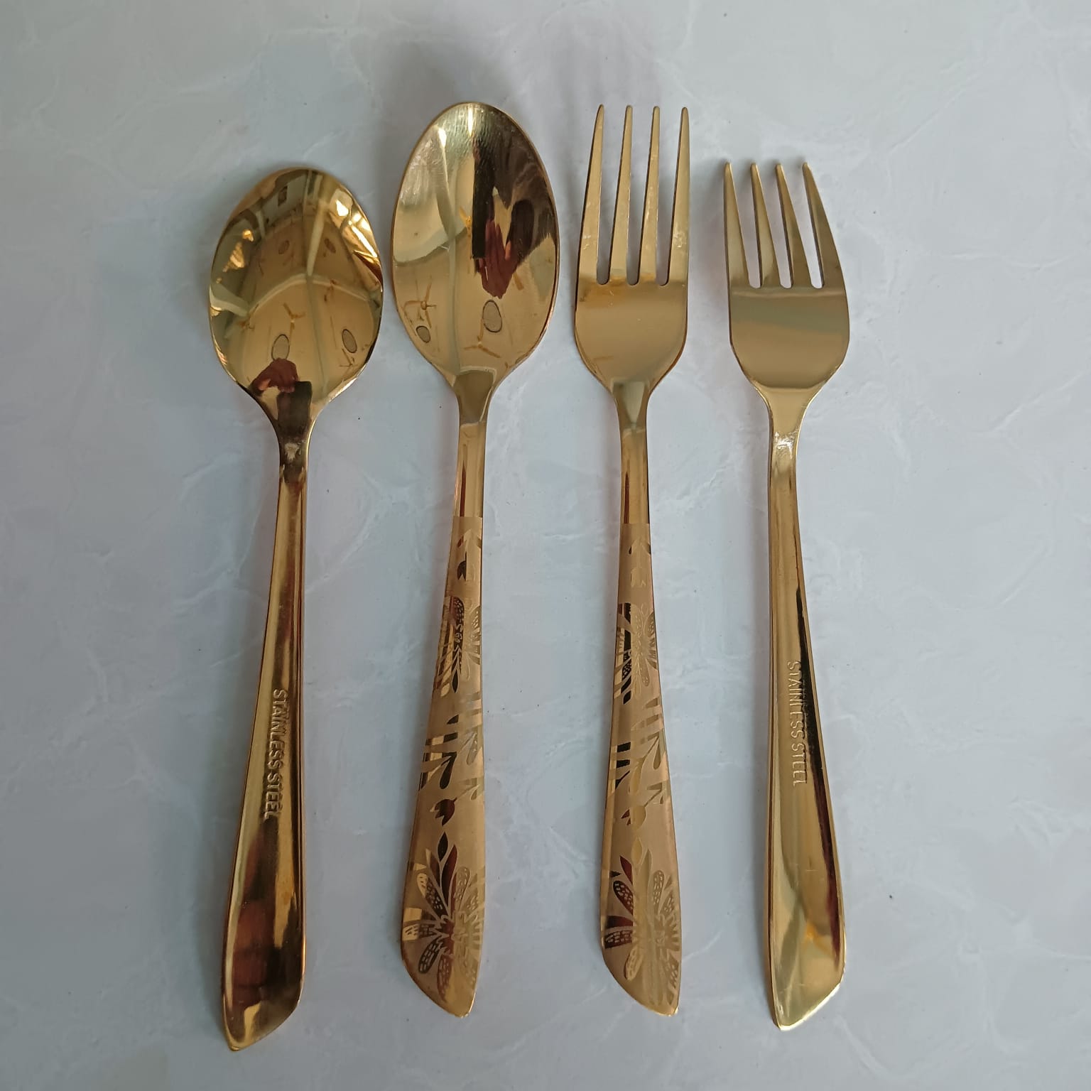 12 pcs set ayd Golden color Tea and Fork spoon set for Tableware , golden Fork spoon , 15 cm long Fork spoon golden color AYD golden Fork spoon 6 pcs tea spoon and 6 pcs fork spoon 15 cm long spoon. 