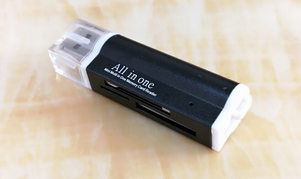 Lighter aluminum alloy USB2.0 four in one multifunctional card reader. 