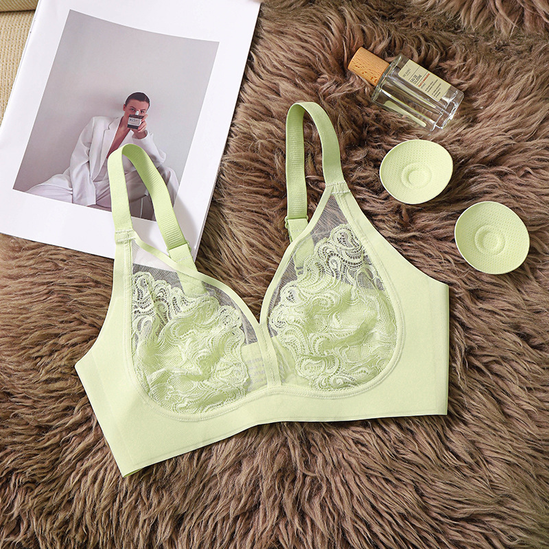 Ultra-Thin Underwear Women's French Lace Summer Wireless Crystal Glasses Bra Big Chest Show Sexy Latex Bra