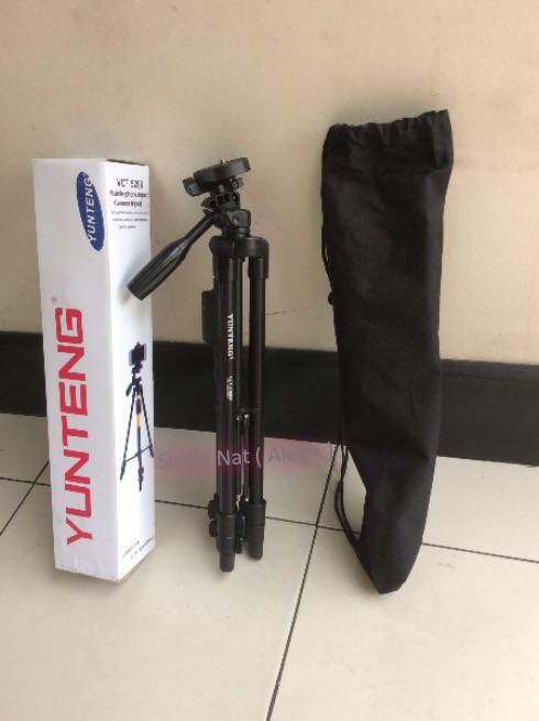Yunteng Vct-5208 Tripod with Bluetooth Shutter. 