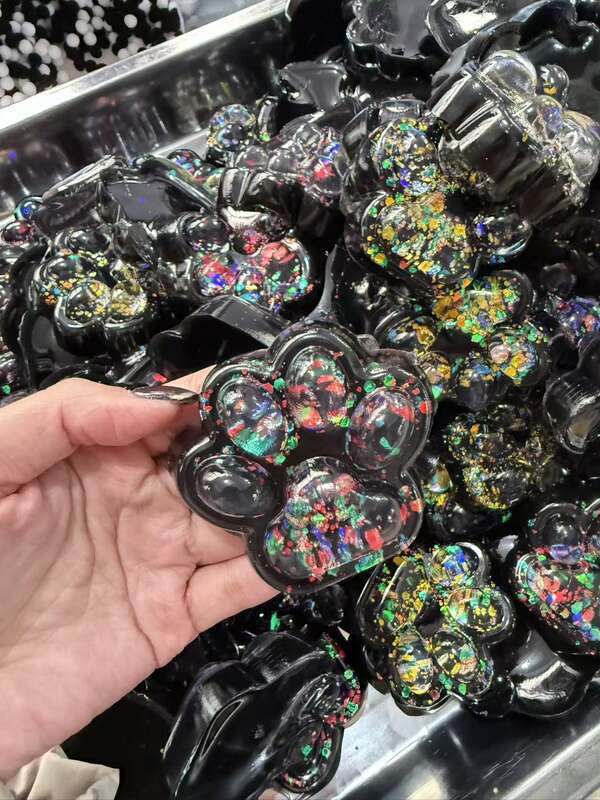 The same ultra soft pinching and plush cat paw simulation mud animal footprint decompression toy. 