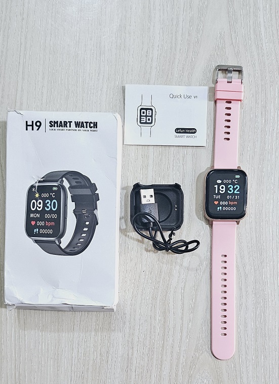V1 Smartwatch 1.54 inch Calling Option. 