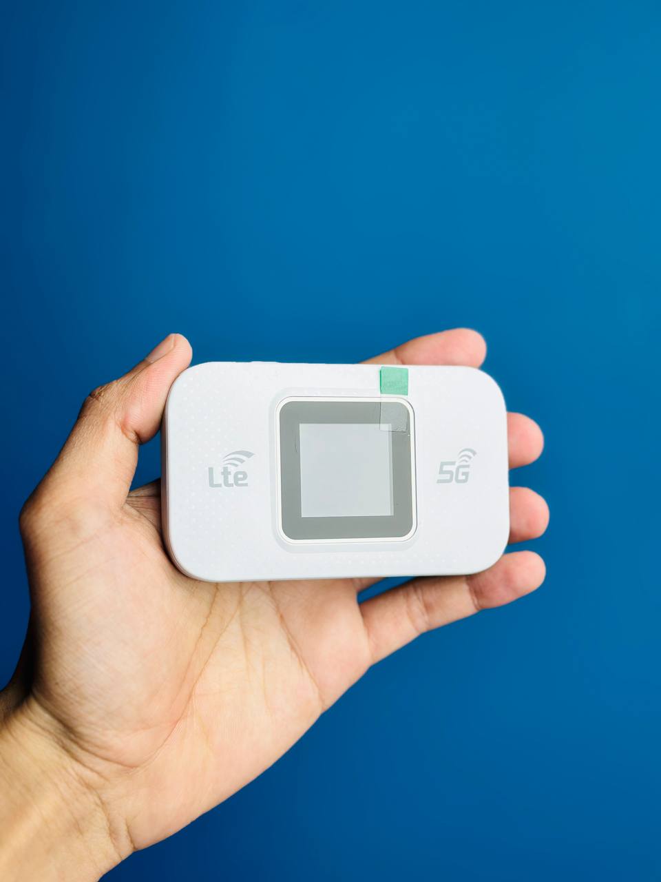 MF680 5G LTE CAT6 Wireless Modem Pocket Router. 
