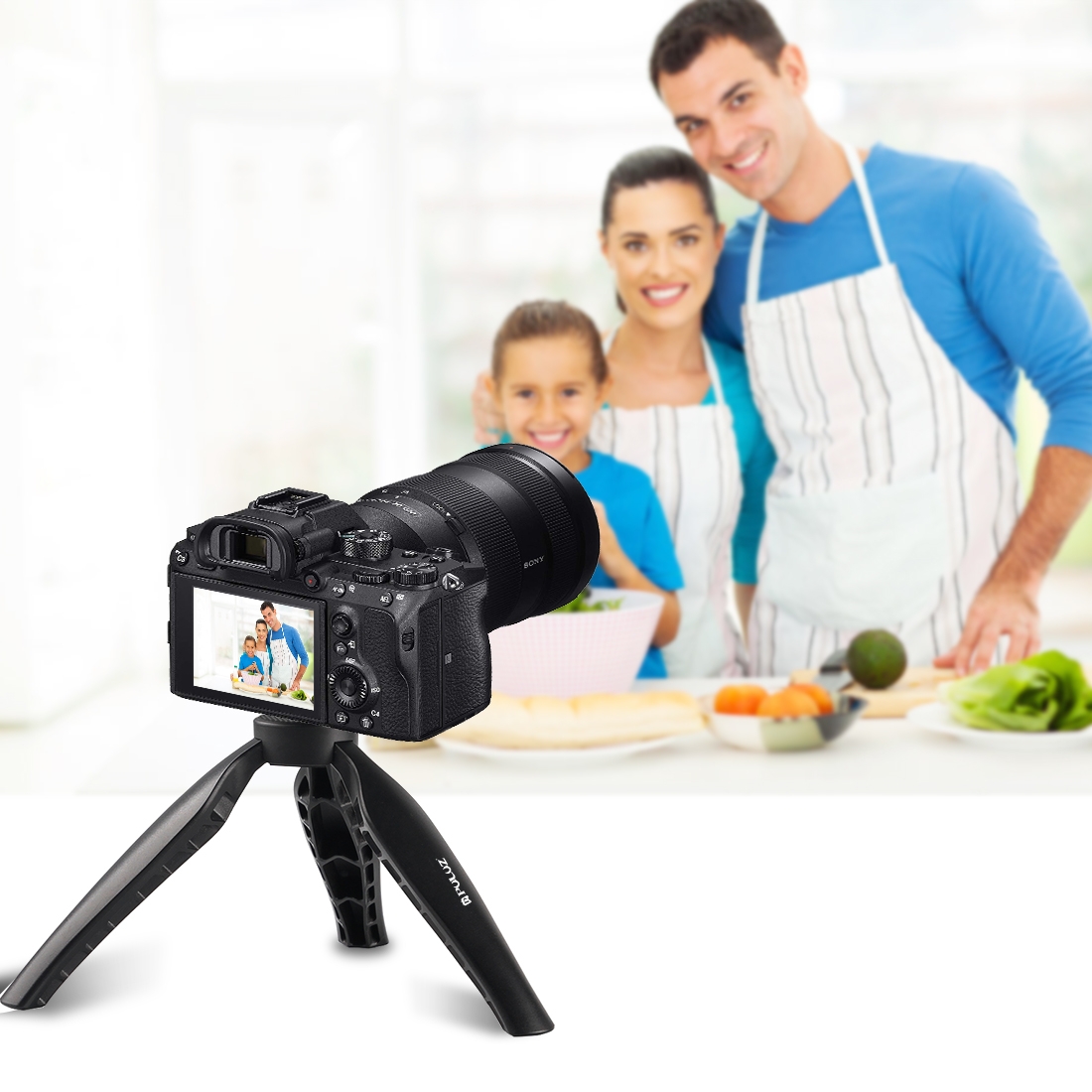 PULUZ ple Mini ABS Desktop Tripod Mount with 1/4 inch Screw for DSLR & Digital Cameras, Working Height: 9cm(Black). 