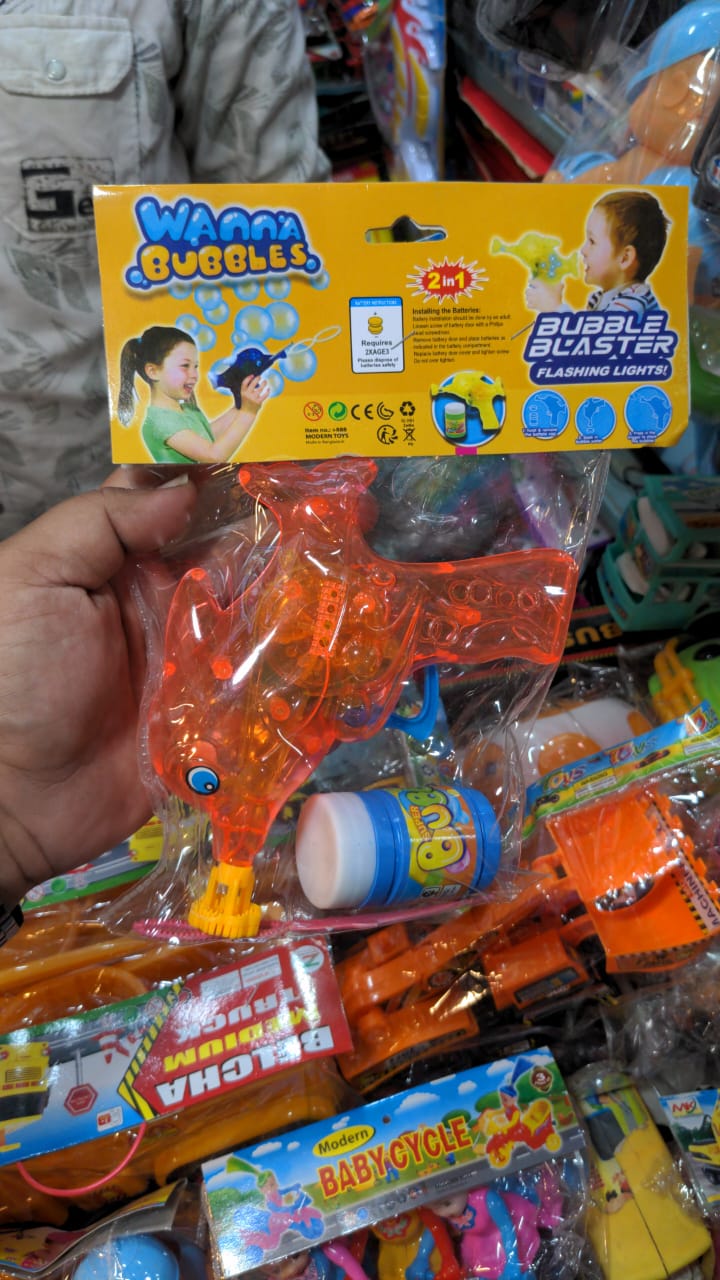 Wanna Bubbles Dolphine Bubble Gun with Bubble box Ages 3+. 