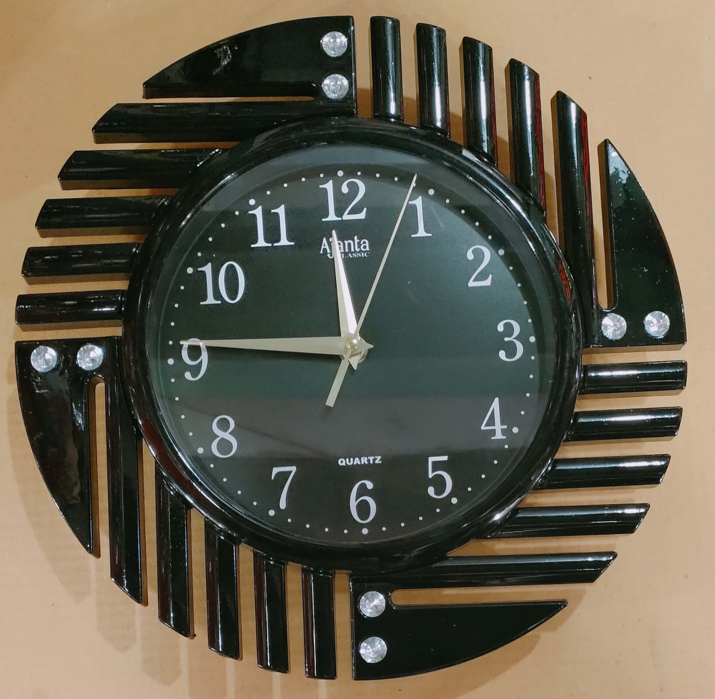 BAEUTYFULL STYLISH WALLCLOCK