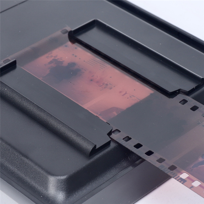1 Piece Negatives and Slides Mobile Film Scanner 35/135Mm Folding Scanner with Free APP Smartphone Camera Can Play Old Films. 