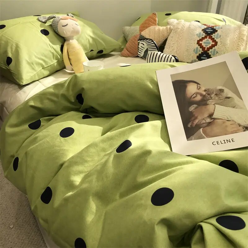 Minimalist Bedding Set of Four Pieces Girl Heart Pink Small Grid Bedding Set Bed Sheets Dormitory Three Piece Set. 